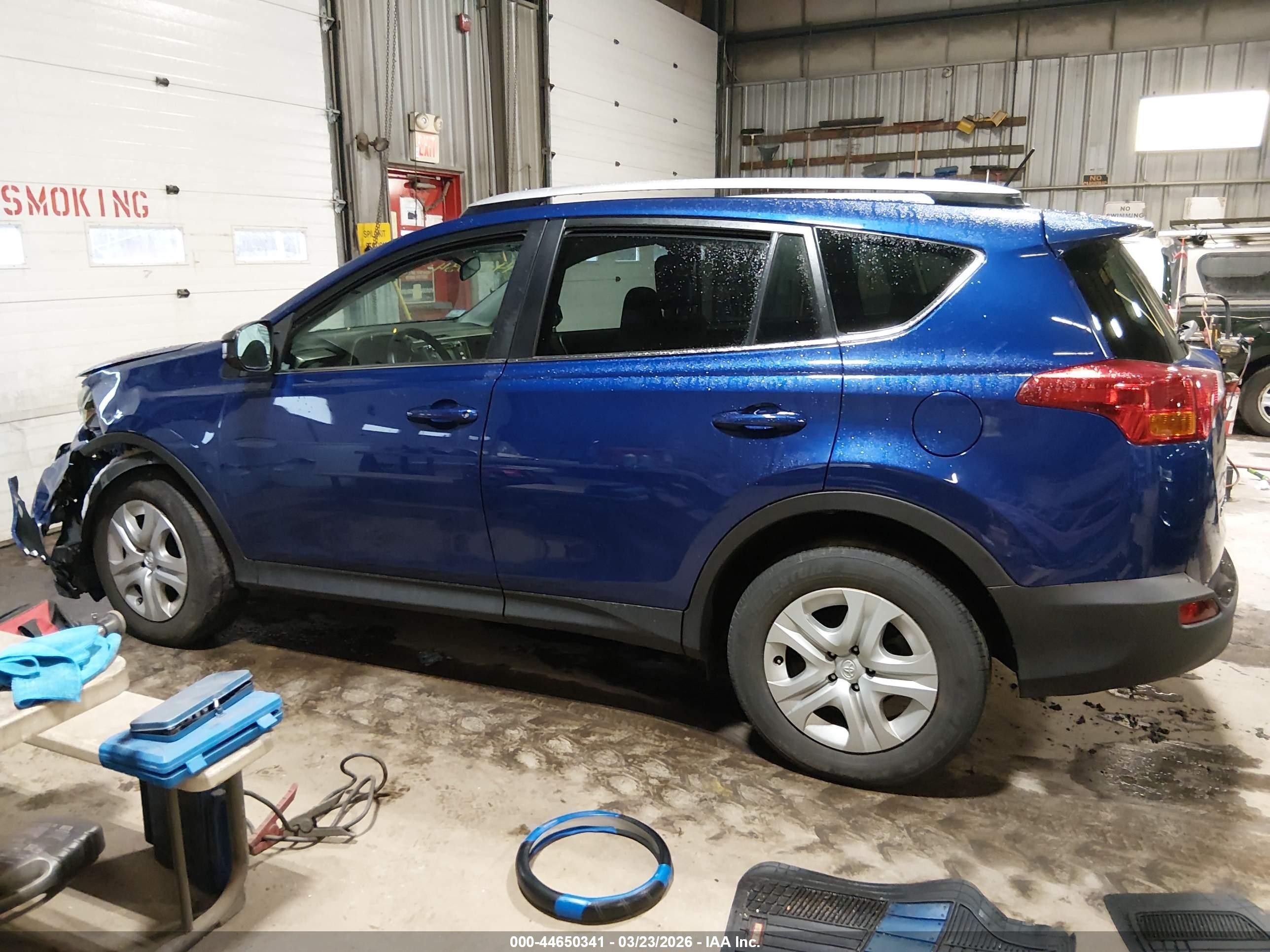 2015 Toyota Rav4 Le Blue vin: 2T3BFREV0FW336767