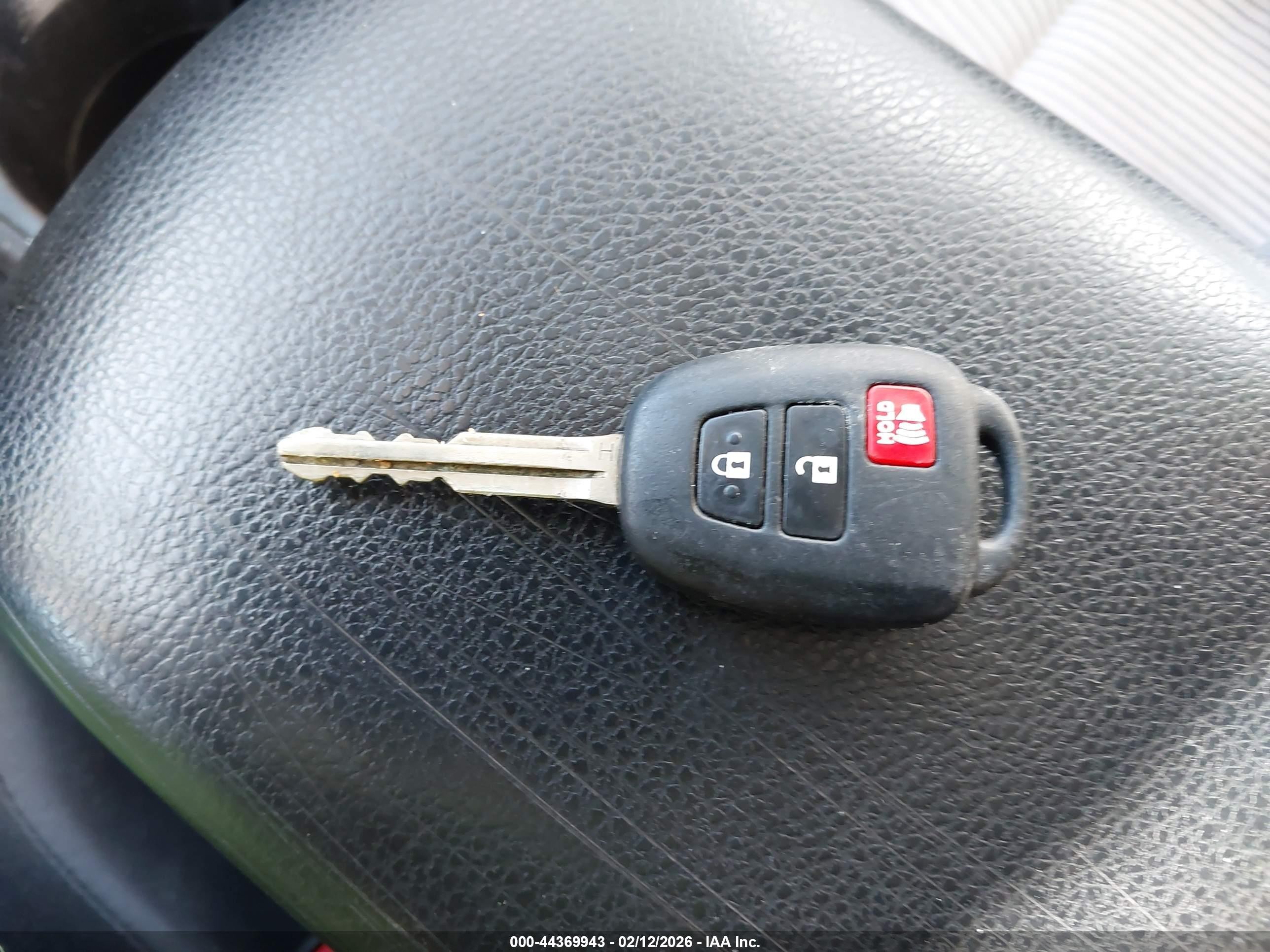 2015 Toyota Rav4 Le Silver vin: 2T3BFREV0FW384222