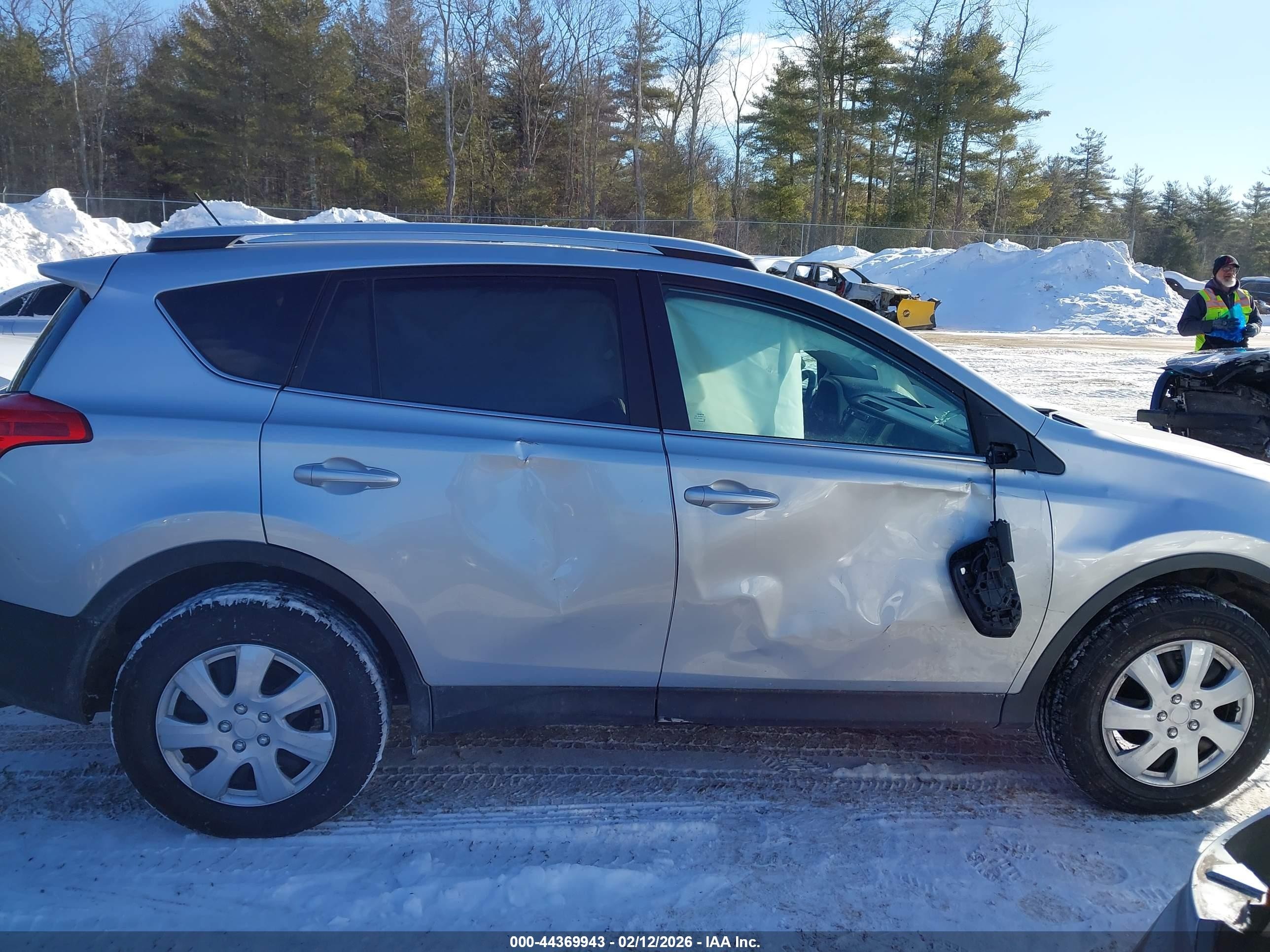 2015 Toyota Rav4 Le Silver vin: 2T3BFREV0FW384222