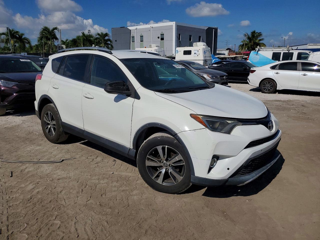 2016 Toyota Rav4 Le White vin: 2T3BFREV0GW411694