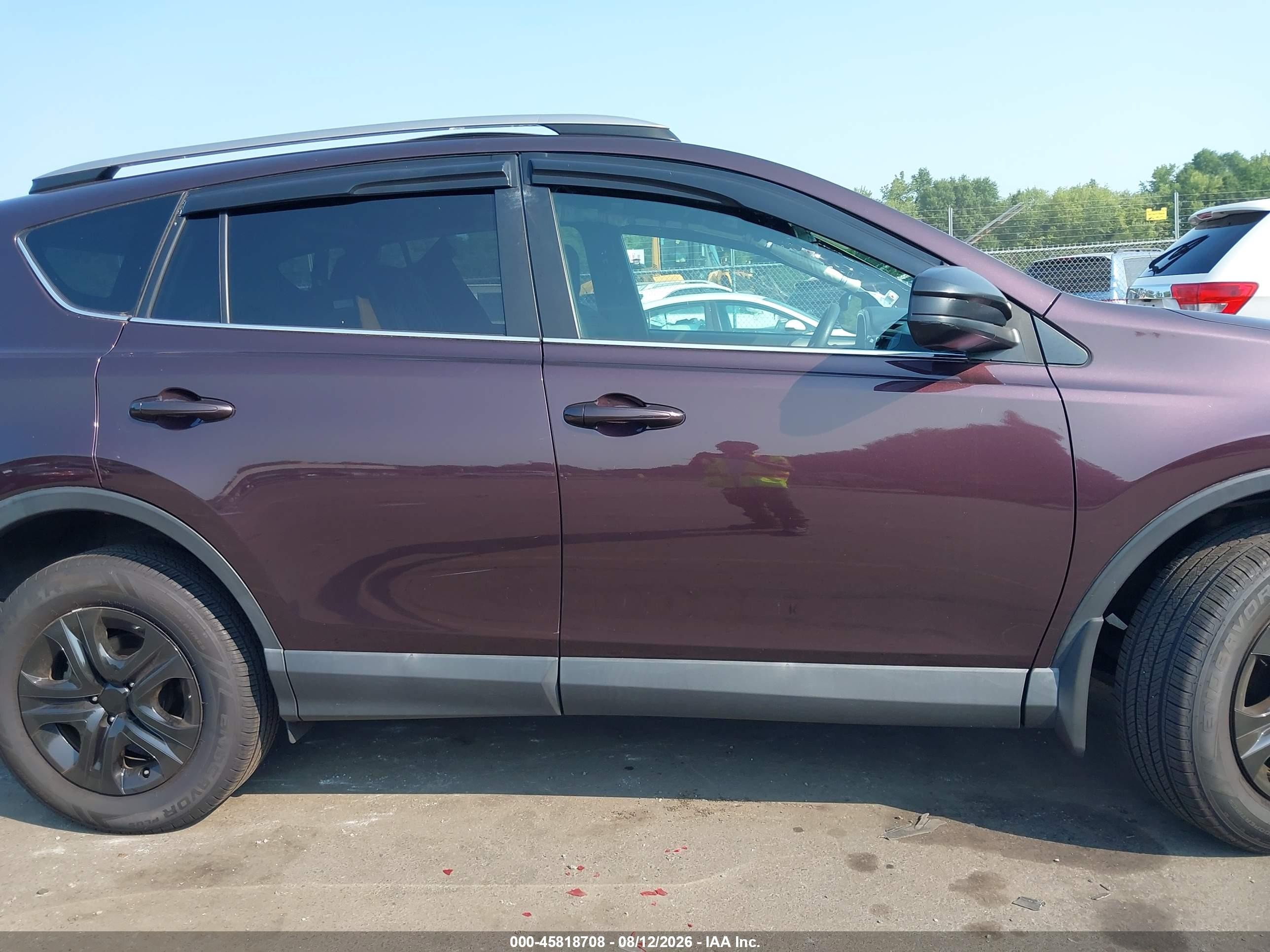 2017 Toyota Rav4 Le Purple vin: 2T3BFREV0HW620256