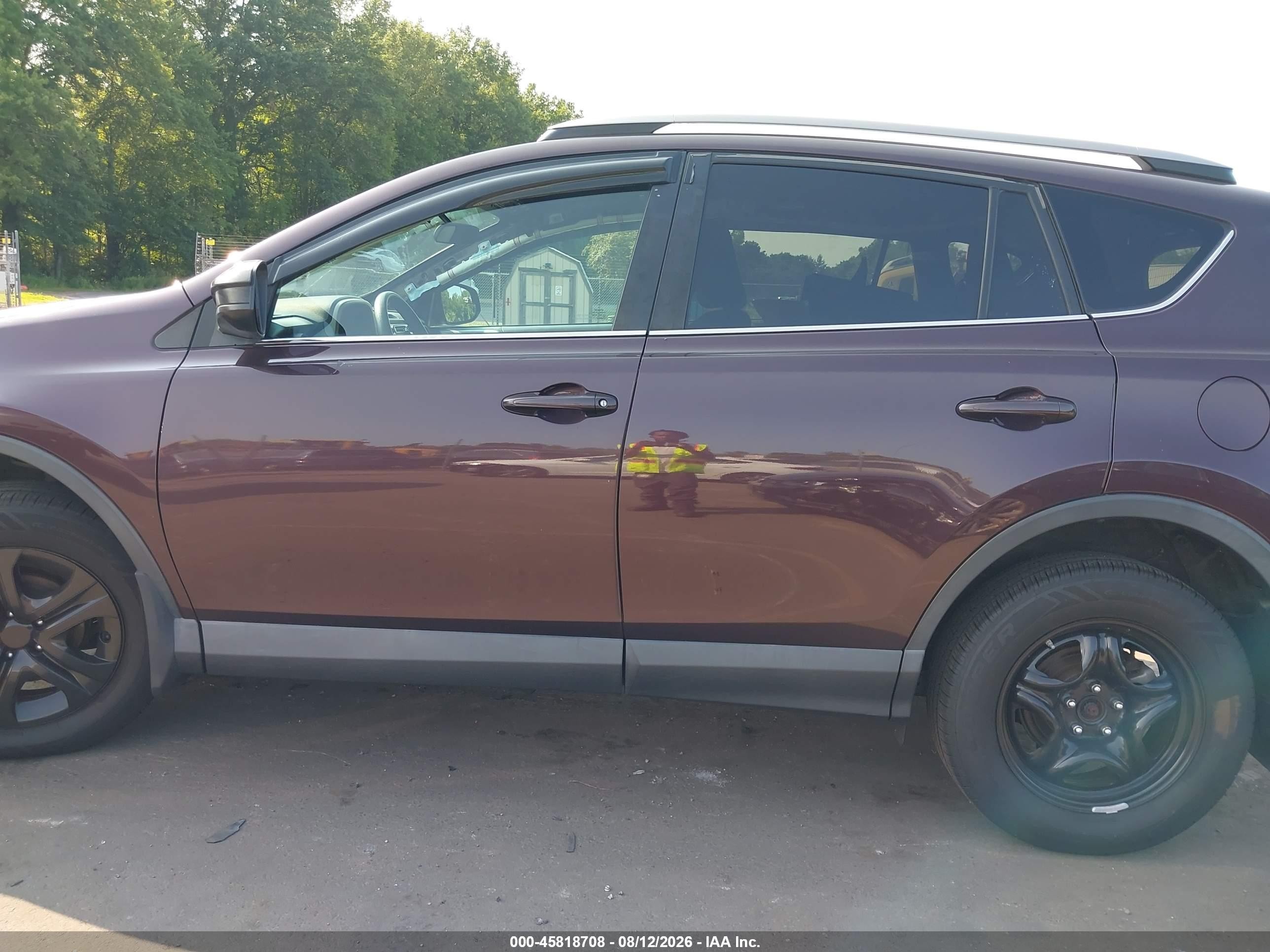 2017 Toyota Rav4 Le Purple vin: 2T3BFREV0HW620256