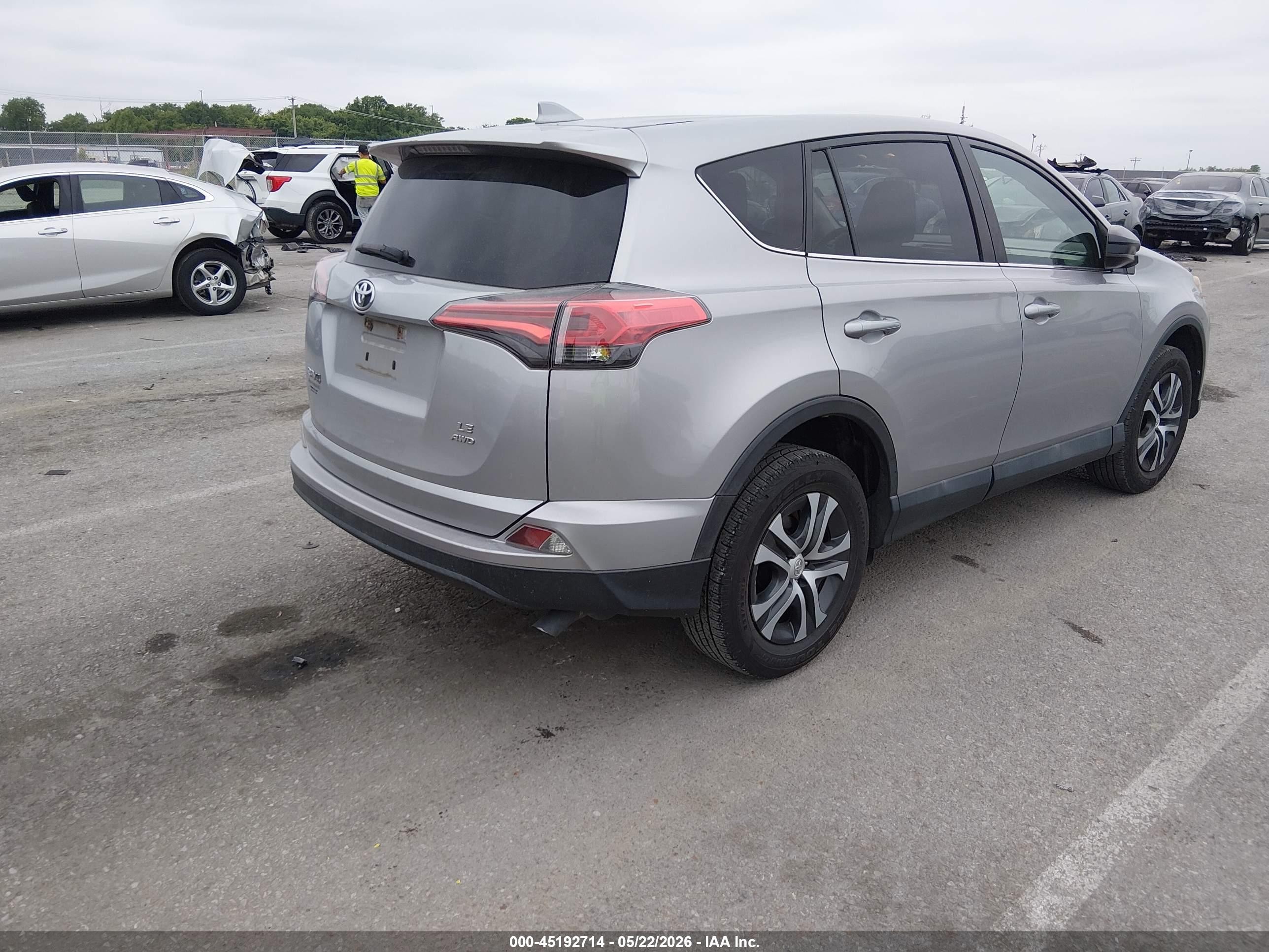 2018 Toyota Rav4 Le Gray vin: 2T3BFREV0JW733839