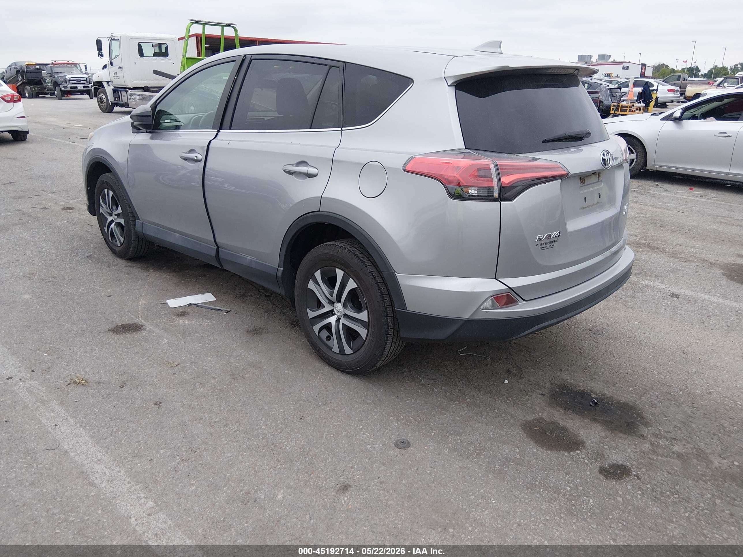 2018 Toyota Rav4 Le Gray vin: 2T3BFREV0JW733839