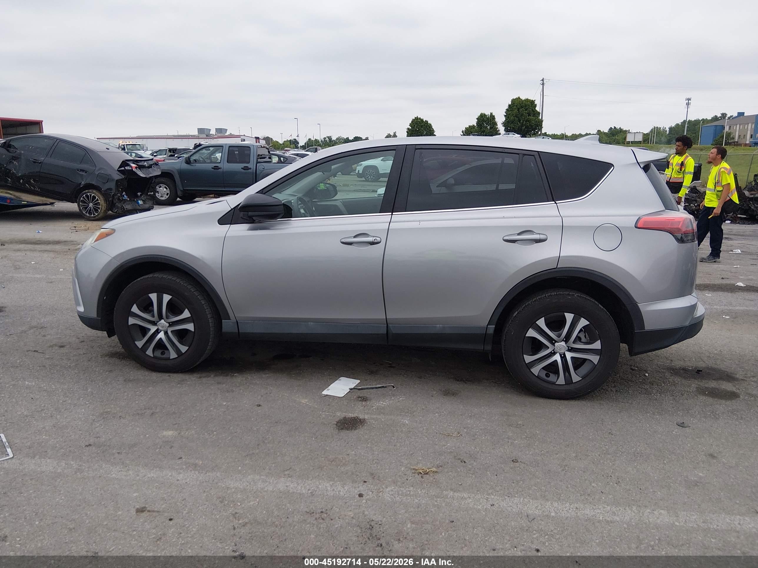 2018 Toyota Rav4 Le Gray vin: 2T3BFREV0JW733839