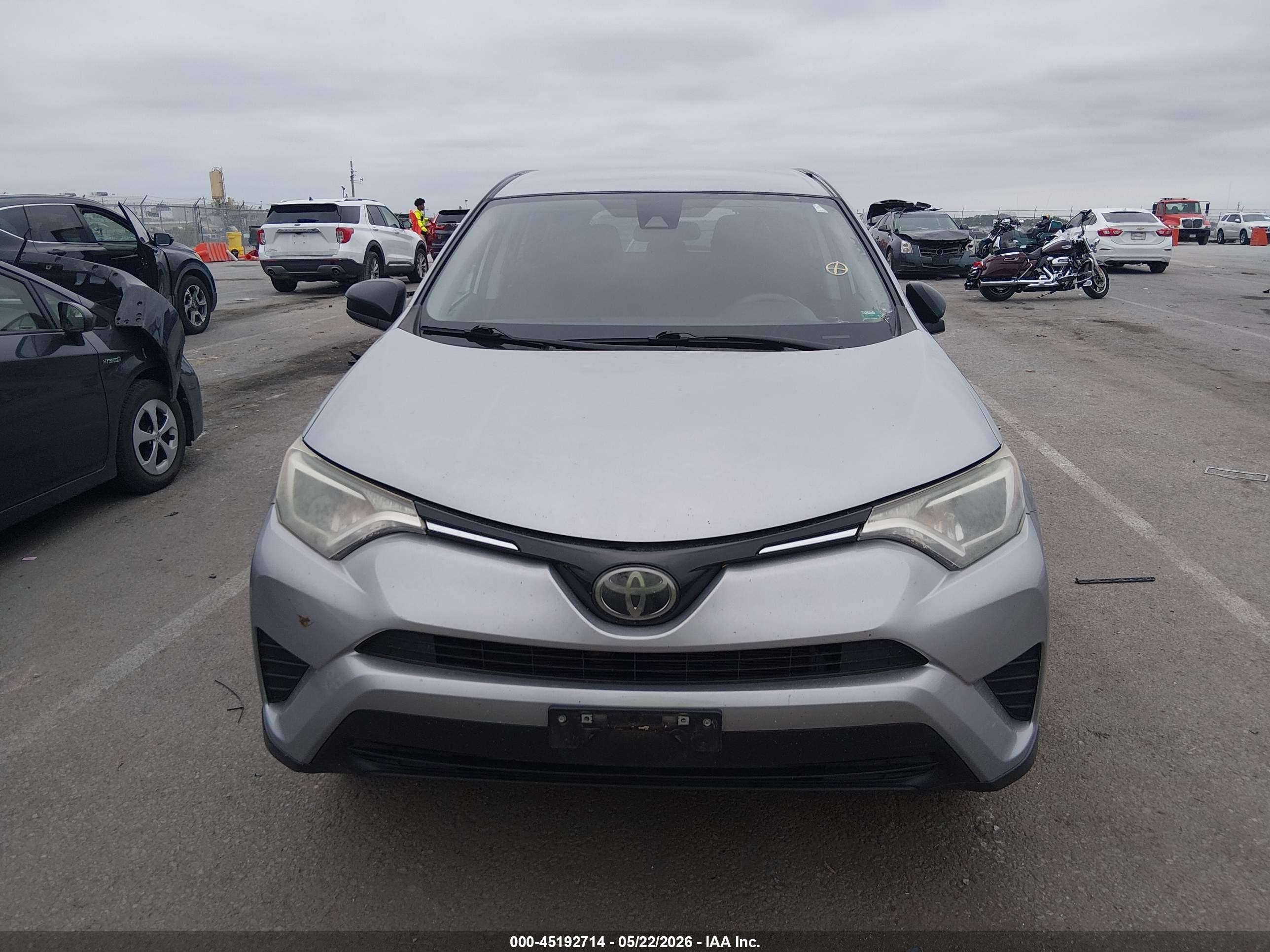 2018 Toyota Rav4 Le Gray vin: 2T3BFREV0JW733839