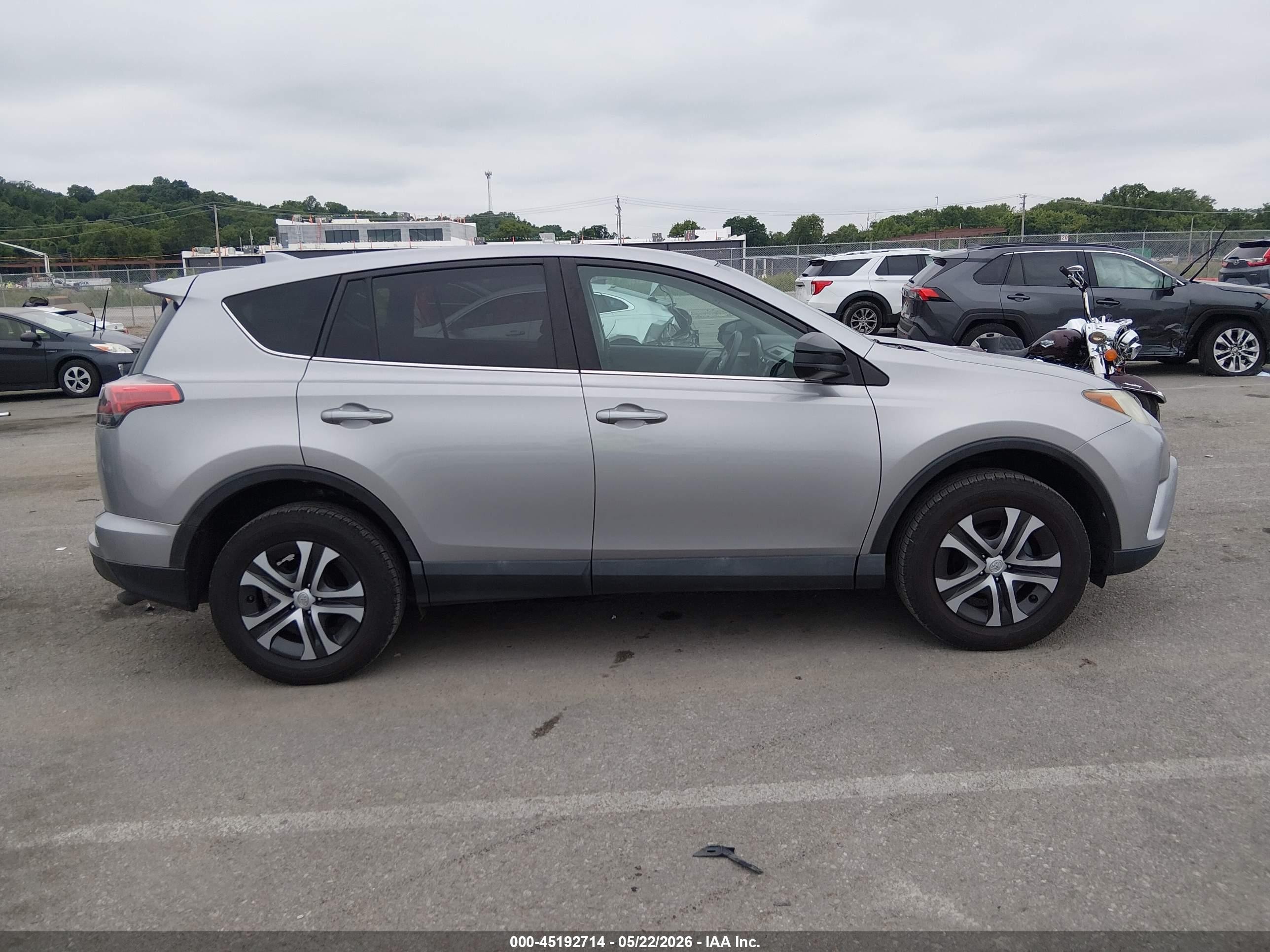 2018 Toyota Rav4 Le Gray vin: 2T3BFREV0JW733839