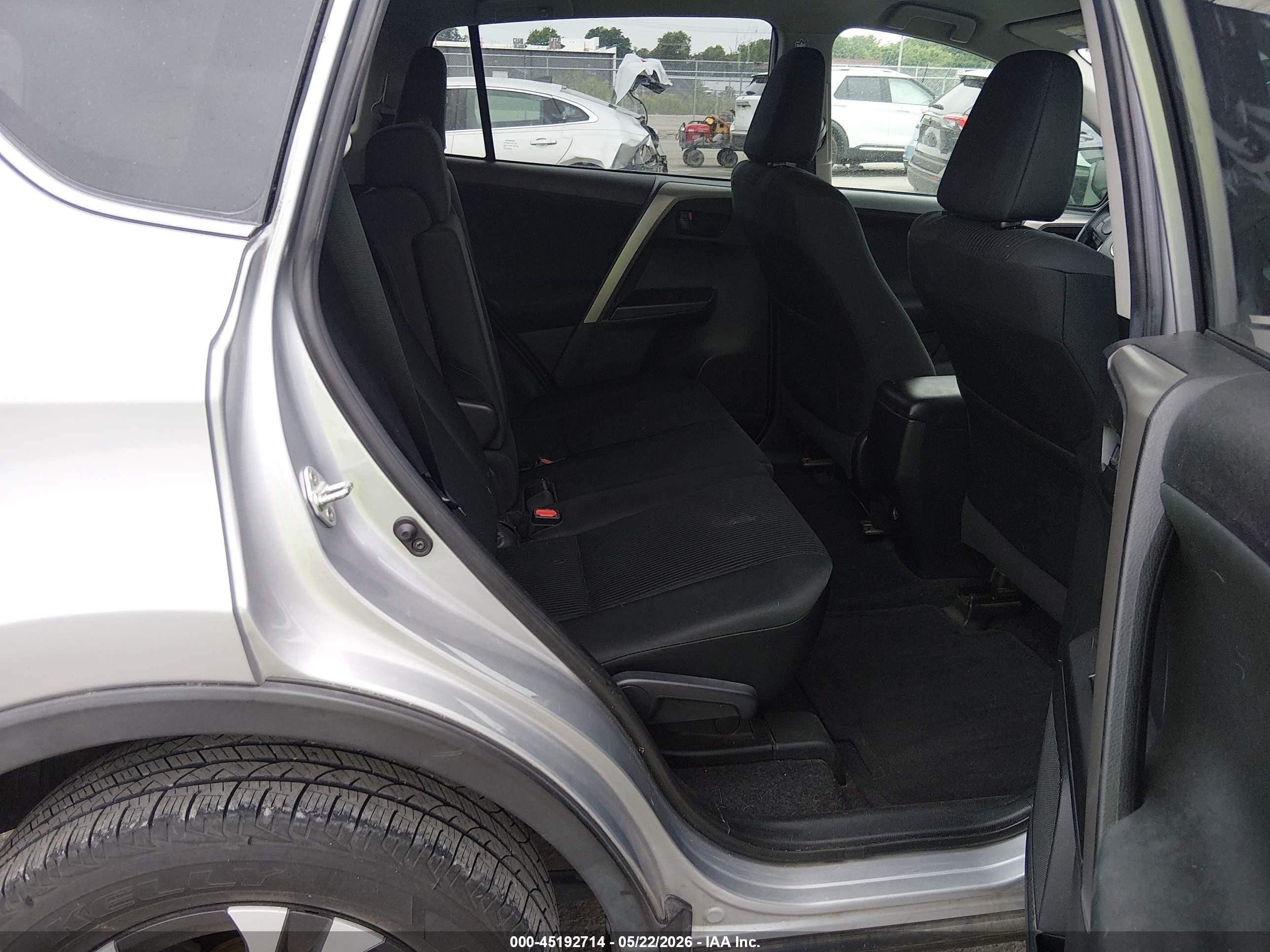 2018 Toyota Rav4 Le Gray vin: 2T3BFREV0JW733839