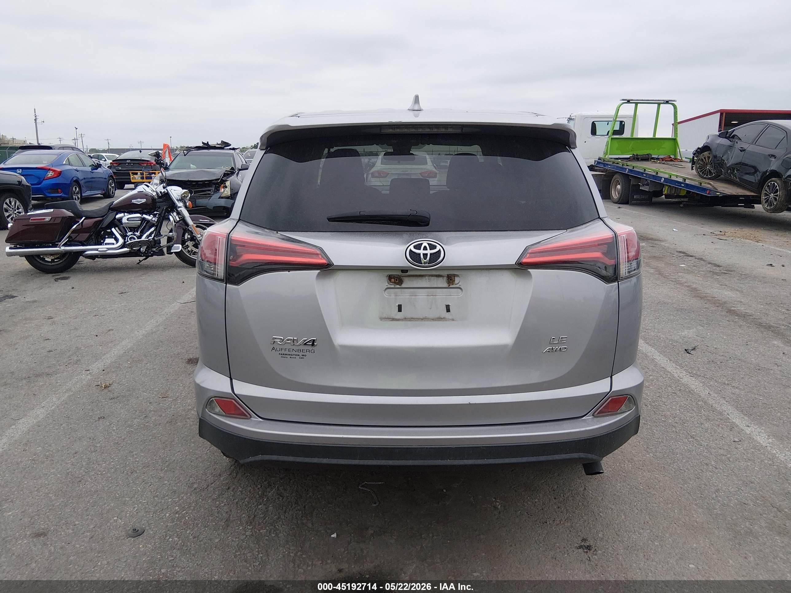 2018 Toyota Rav4 Le Gray vin: 2T3BFREV0JW733839