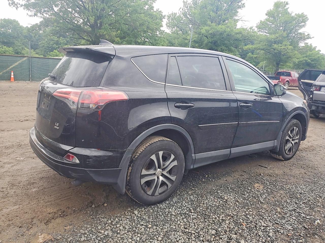 2018 Toyota Rav4 Le Черный vin: 2T3BFREV0JW803467