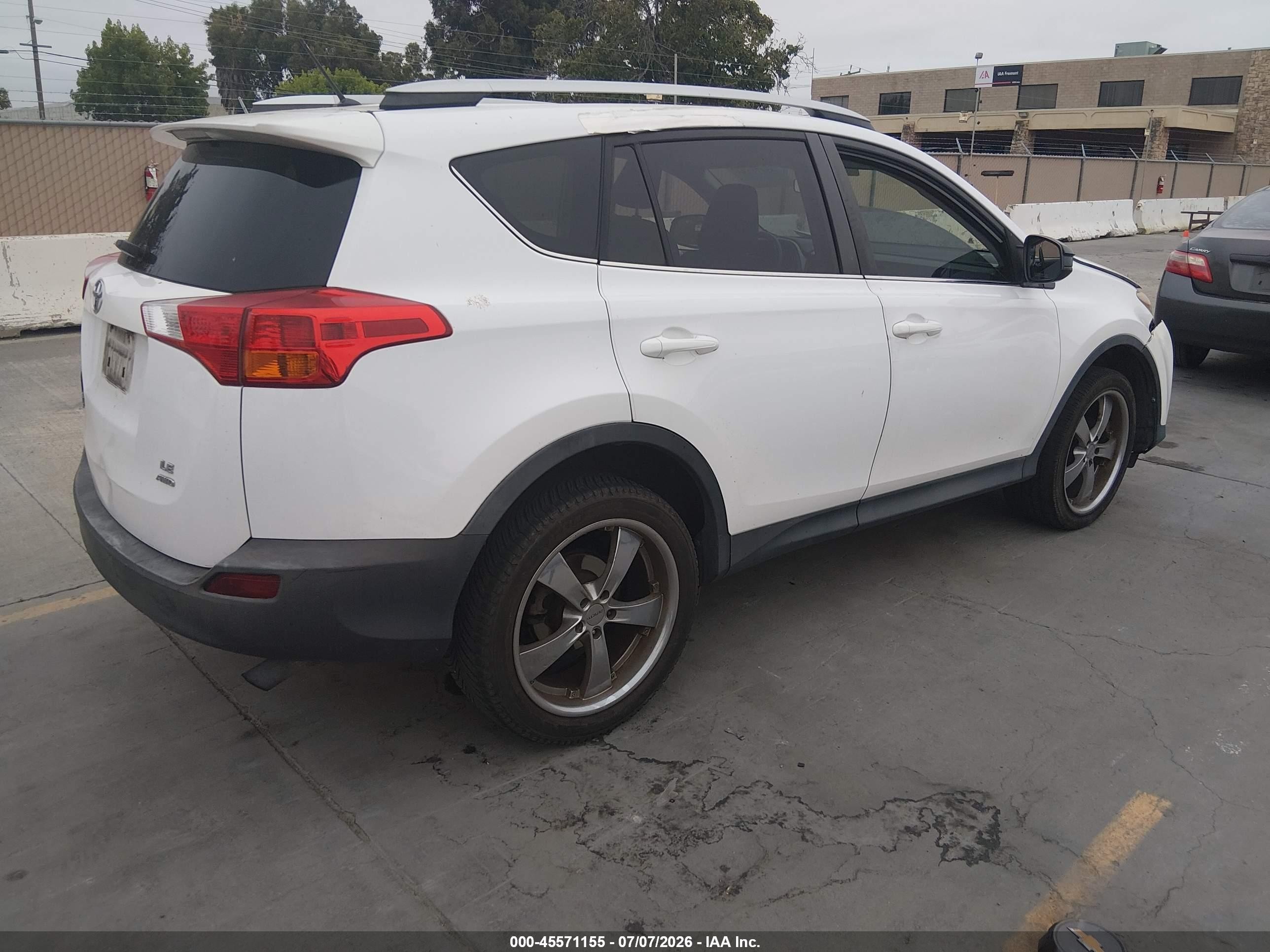 2013 Toyota Rav4 Le White vin: 2T3BFREV1DW084539