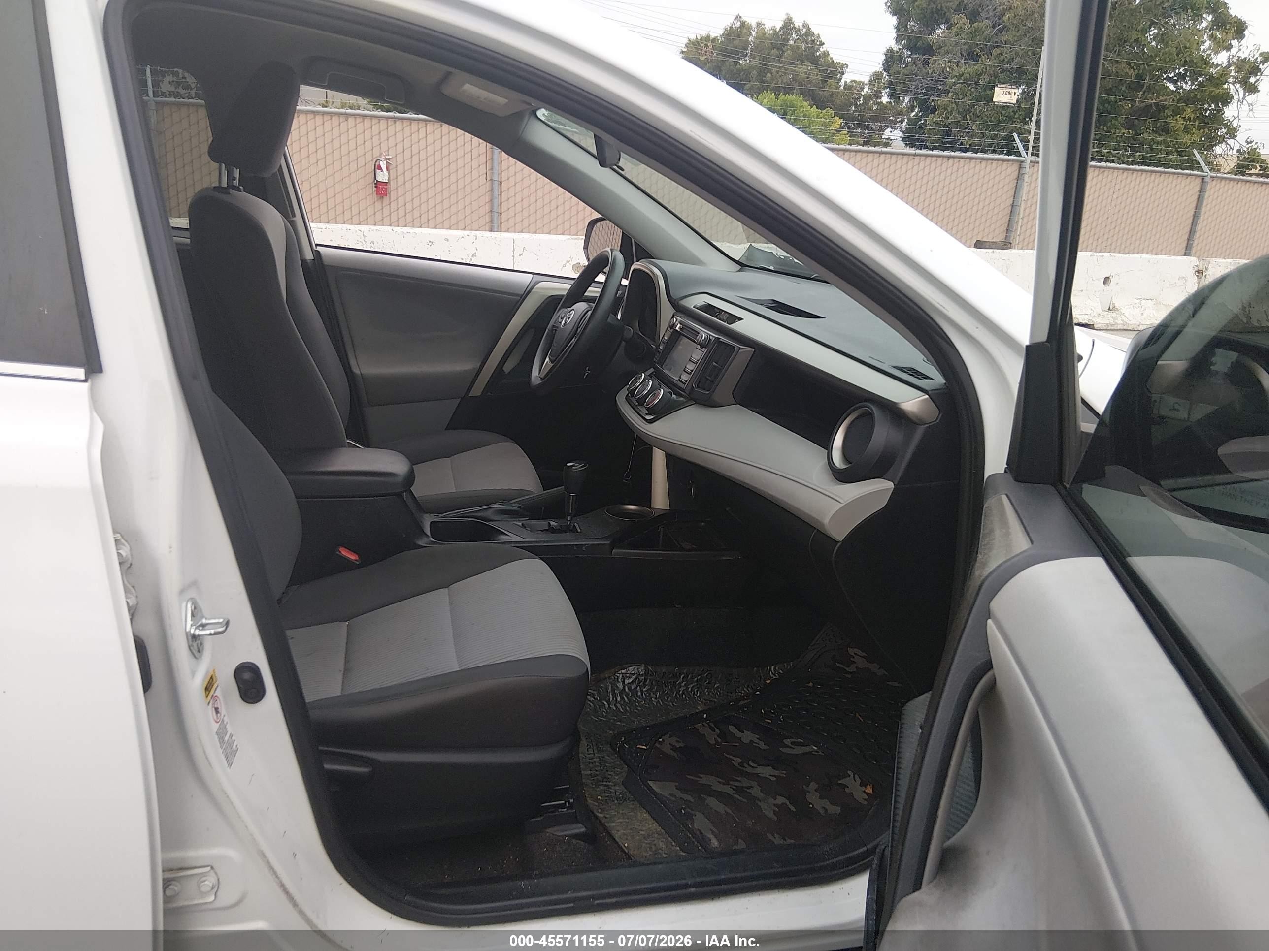 2013 Toyota Rav4 Le White vin: 2T3BFREV1DW084539