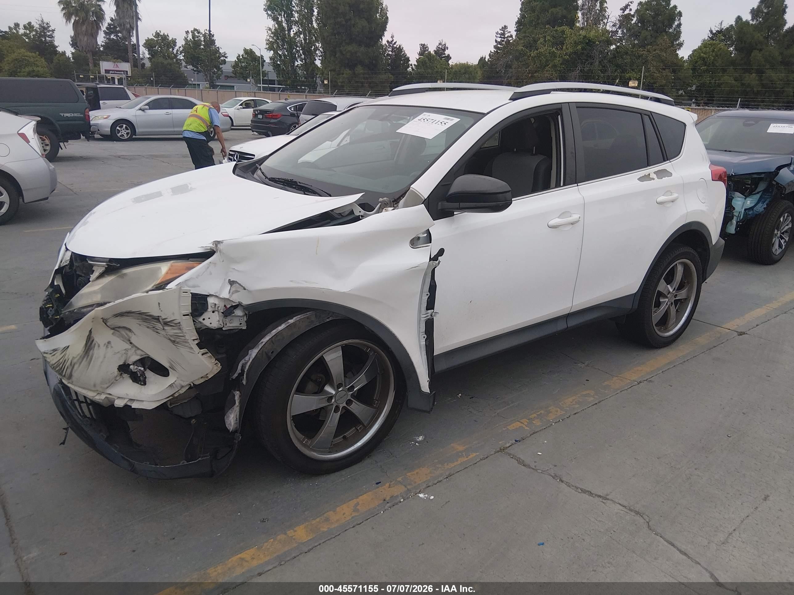 2013 Toyota Rav4 Le White vin: 2T3BFREV1DW084539