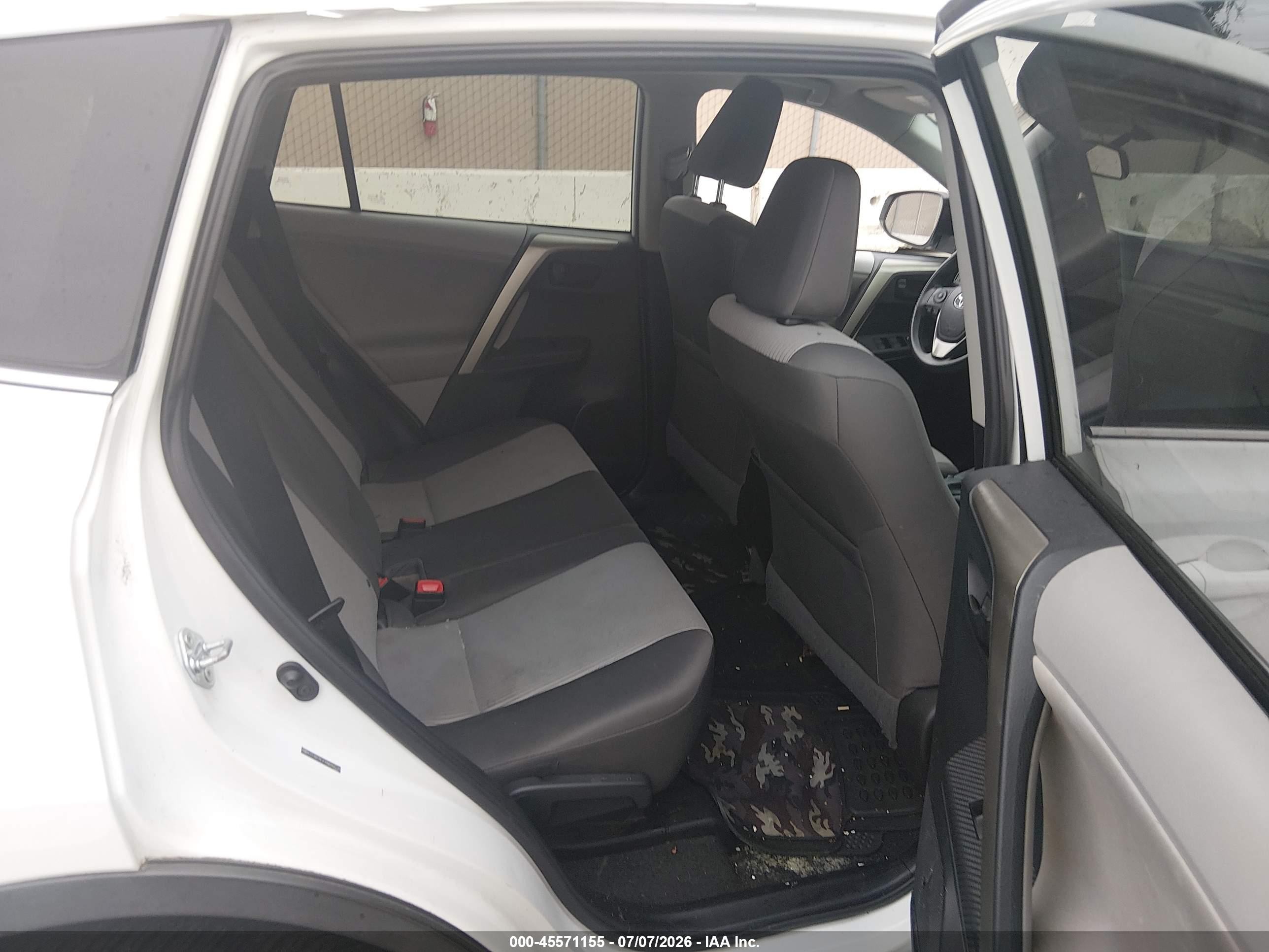 2013 Toyota Rav4 Le White vin: 2T3BFREV1DW084539