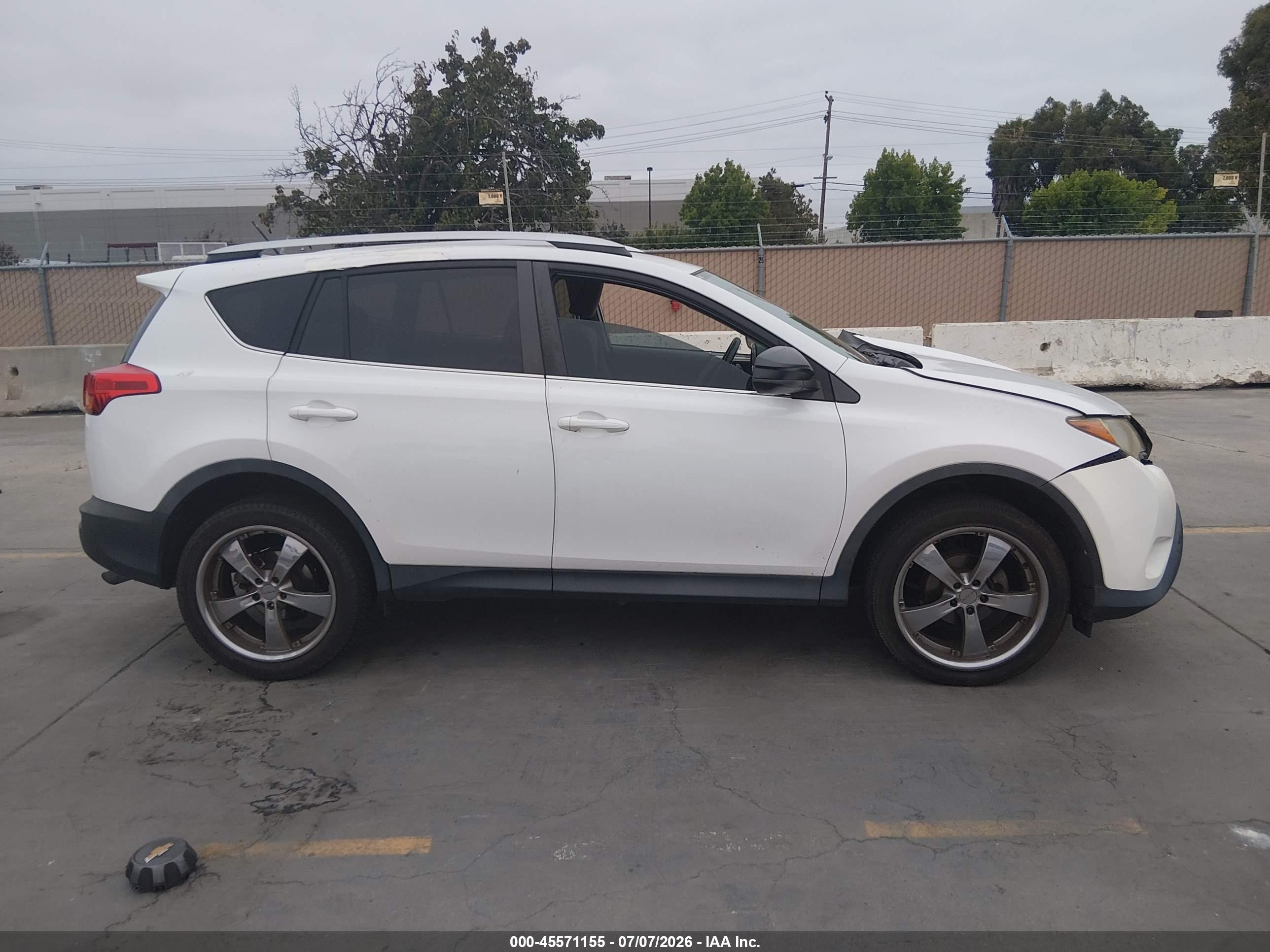 2013 Toyota Rav4 Le White vin: 2T3BFREV1DW084539