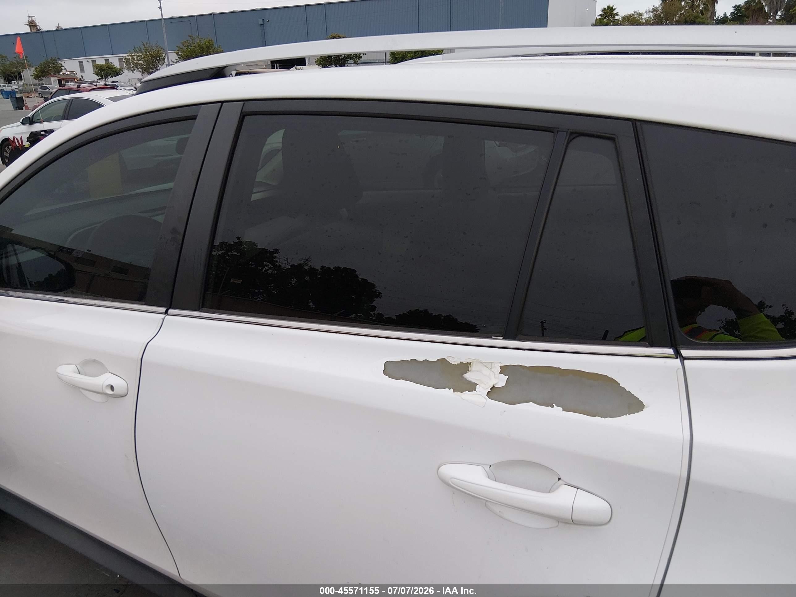 2013 Toyota Rav4 Le White vin: 2T3BFREV1DW084539