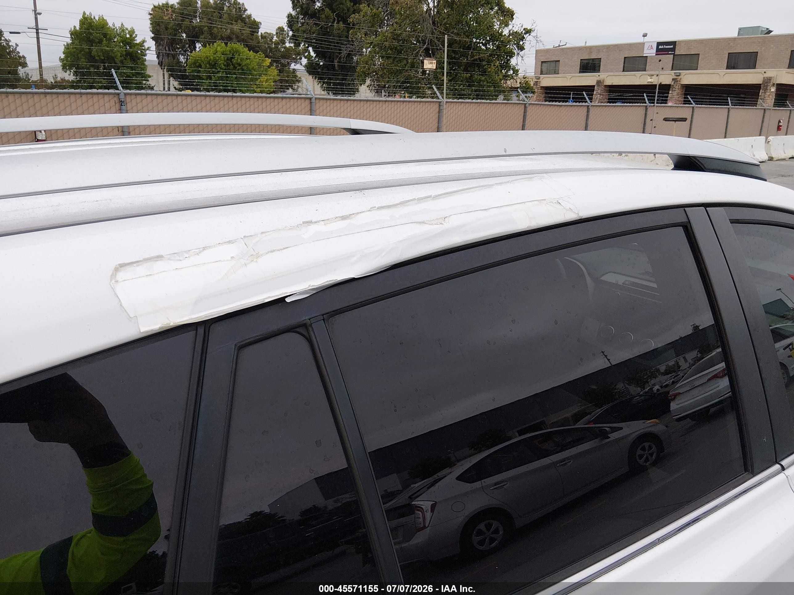 2013 Toyota Rav4 Le White vin: 2T3BFREV1DW084539