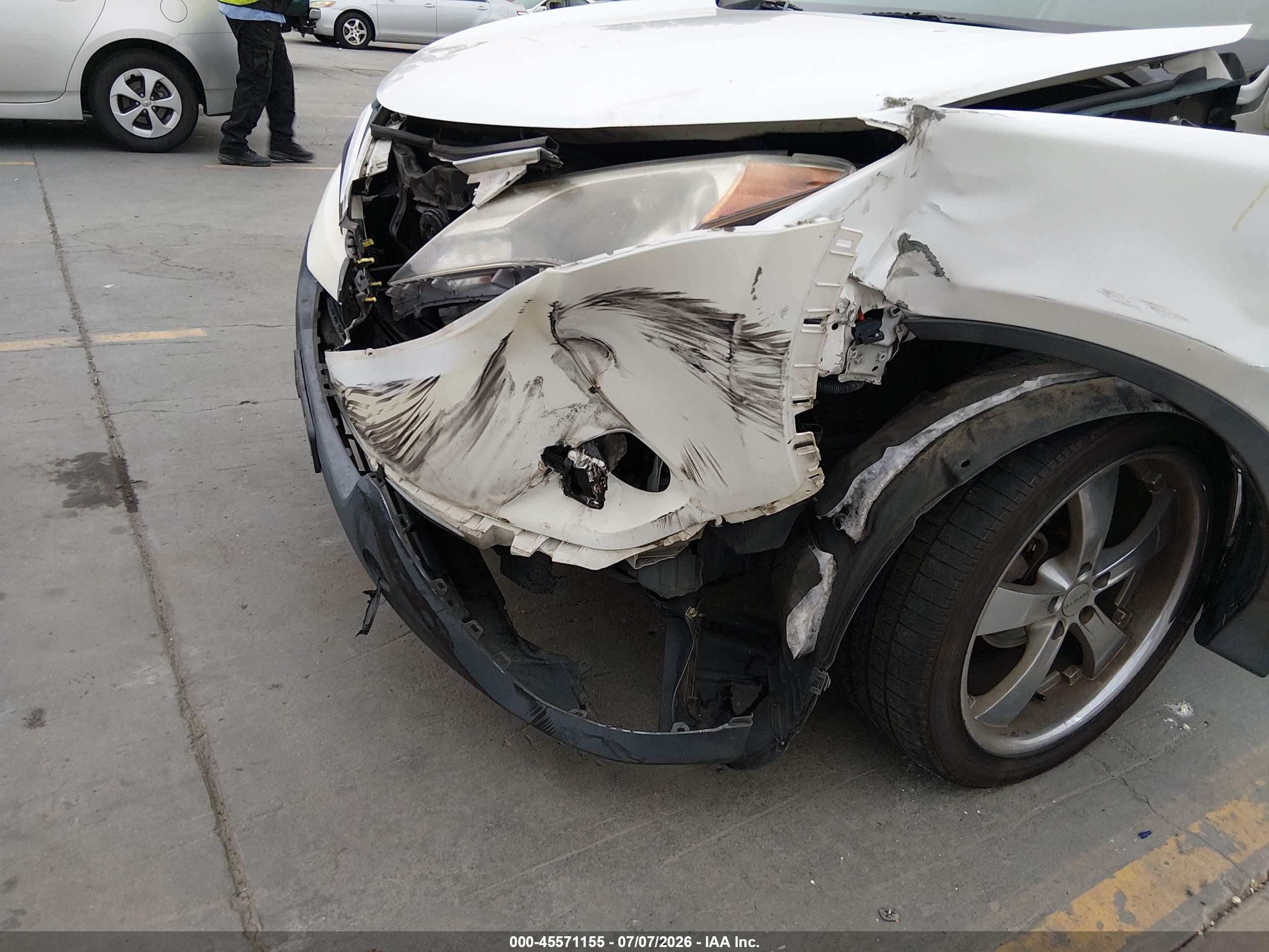2013 Toyota Rav4 Le White vin: 2T3BFREV1DW084539