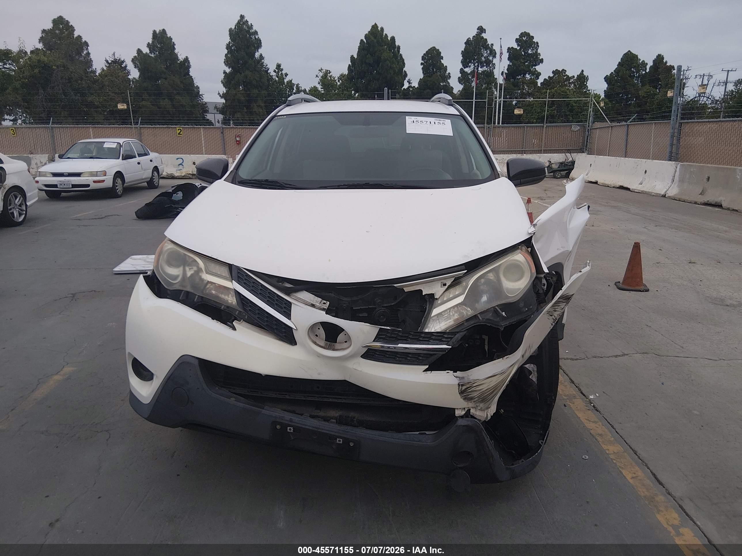2013 Toyota Rav4 Le White vin: 2T3BFREV1DW084539