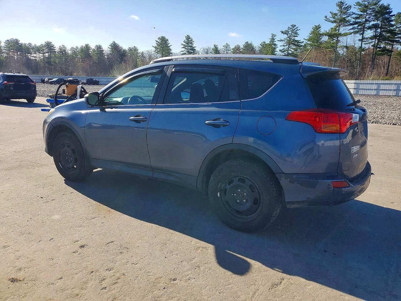 2013 Toyota Rav4 Le Blue vin: 2T3BFREV1DW124103