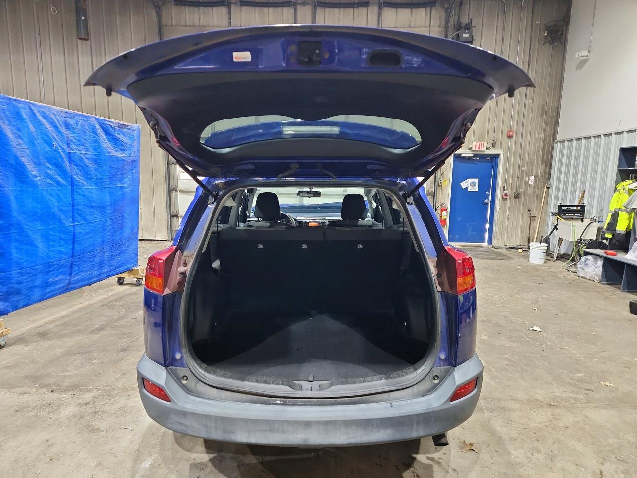 2014 Toyota Rav4 Le Blue vin: 2T3BFREV1EW210657