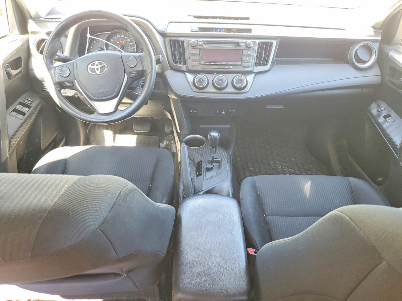 2015 Toyota Rav4 Le White vin: 2T3BFREV1FW330265