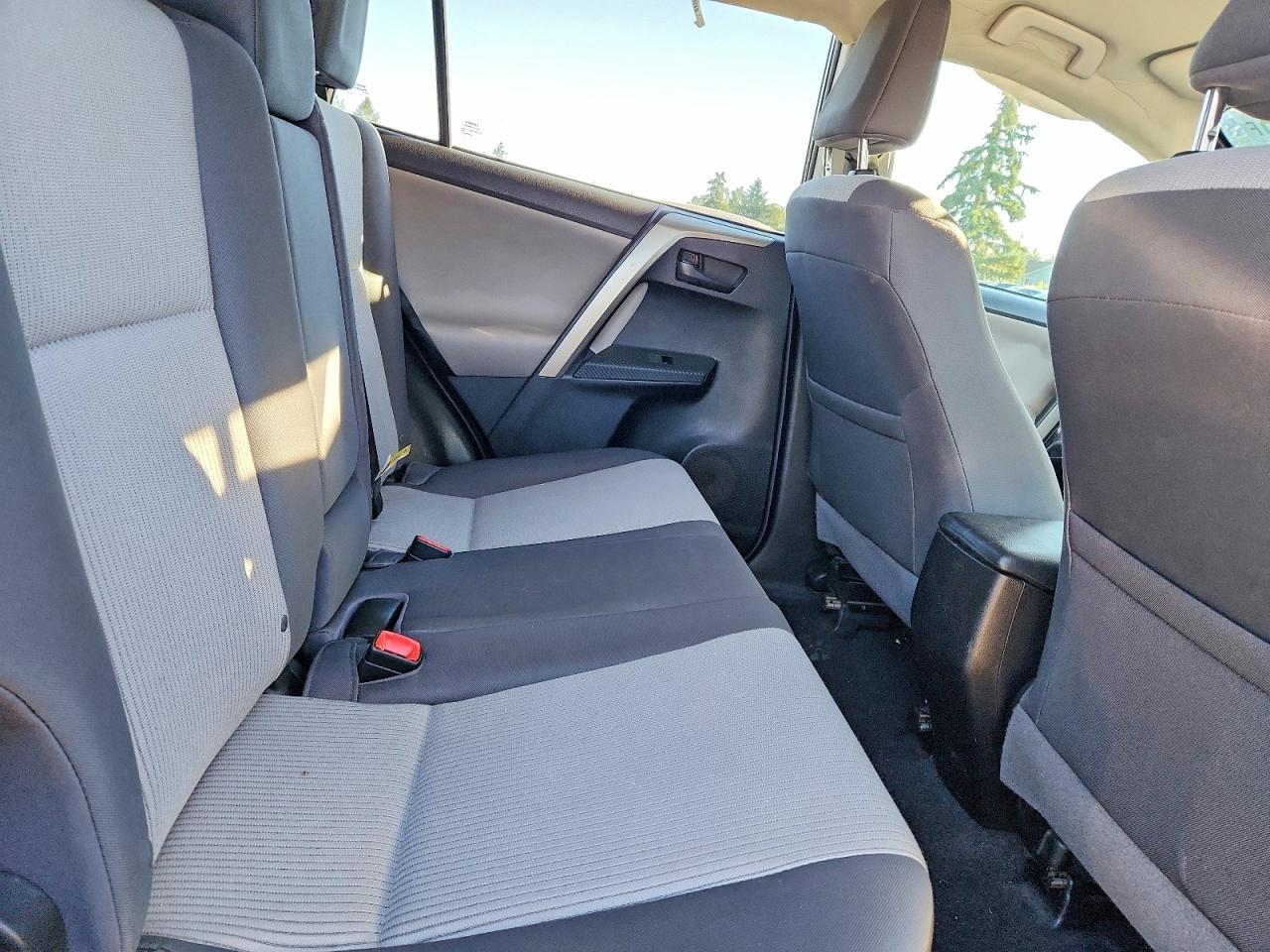 2015 Toyota Rav4 Le Gray vin: 2T3BFREV1FW340312