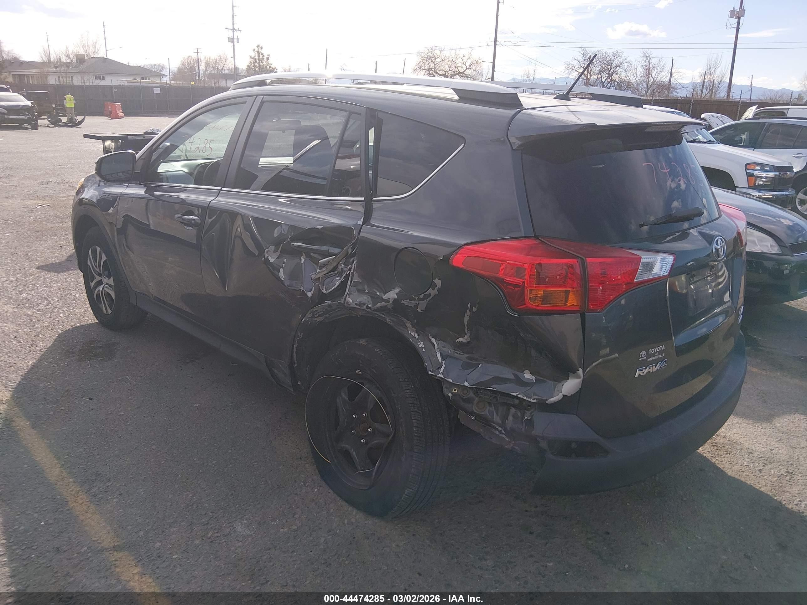2015 Toyota Rav4 Le Gray vin: 2T3BFREV1FW386285
