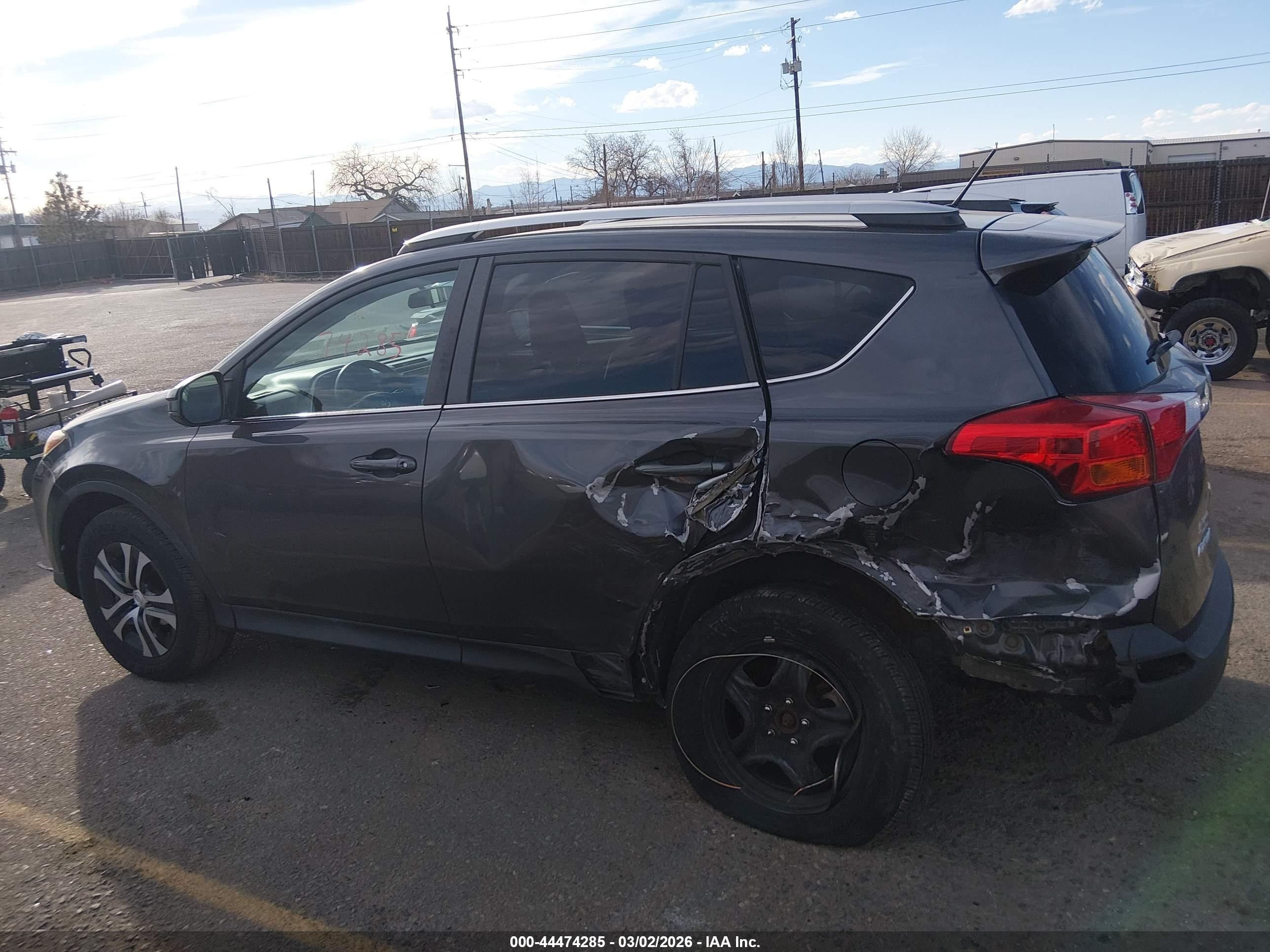 2015 Toyota Rav4 Le Gray vin: 2T3BFREV1FW386285