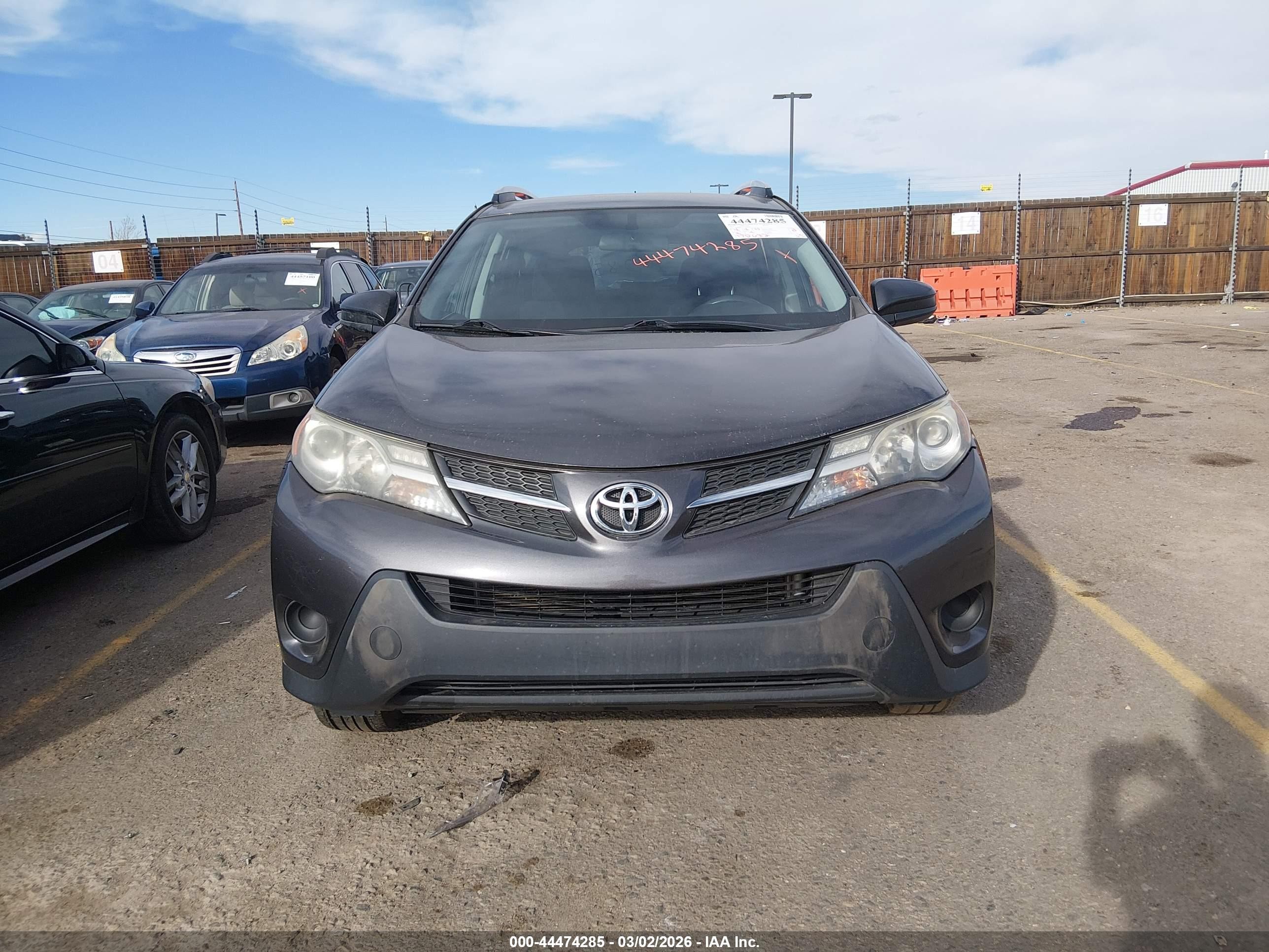 2015 Toyota Rav4 Le Gray vin: 2T3BFREV1FW386285