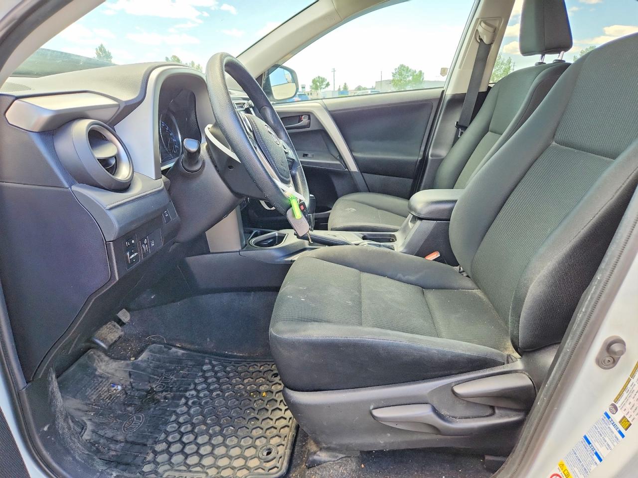2017 Toyota Rav4 Le Белый vin: 2T3BFREV1HW567499