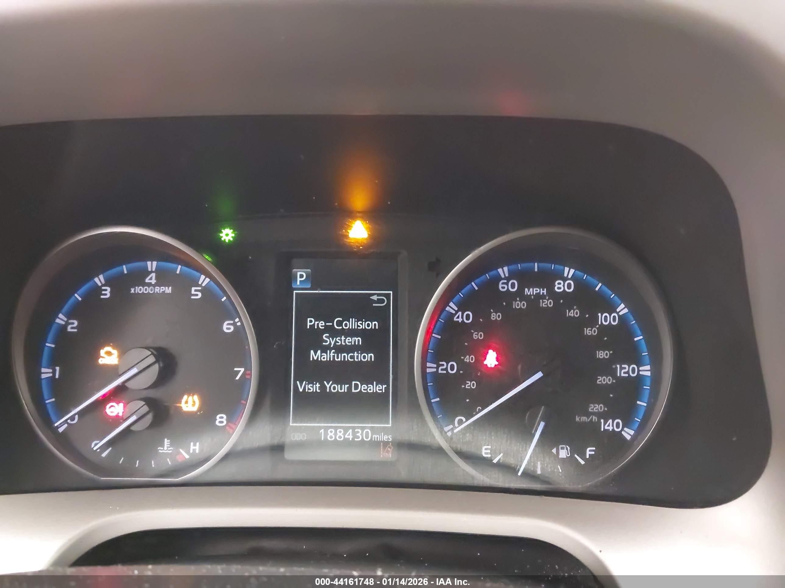 2017 Toyota Rav4 Le Silver vin: 2T3BFREV1HW577823