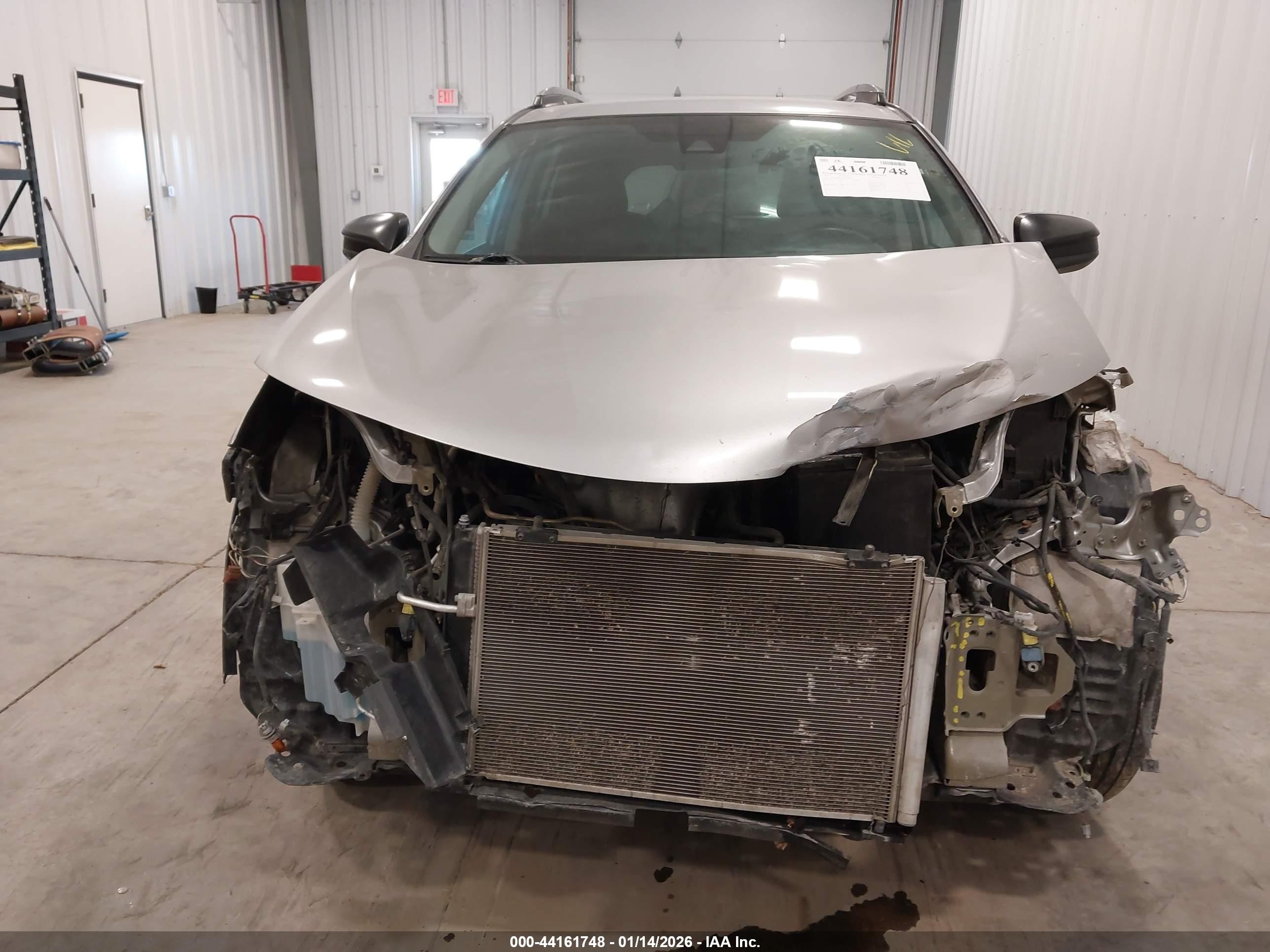 2017 Toyota Rav4 Le Silver vin: 2T3BFREV1HW577823