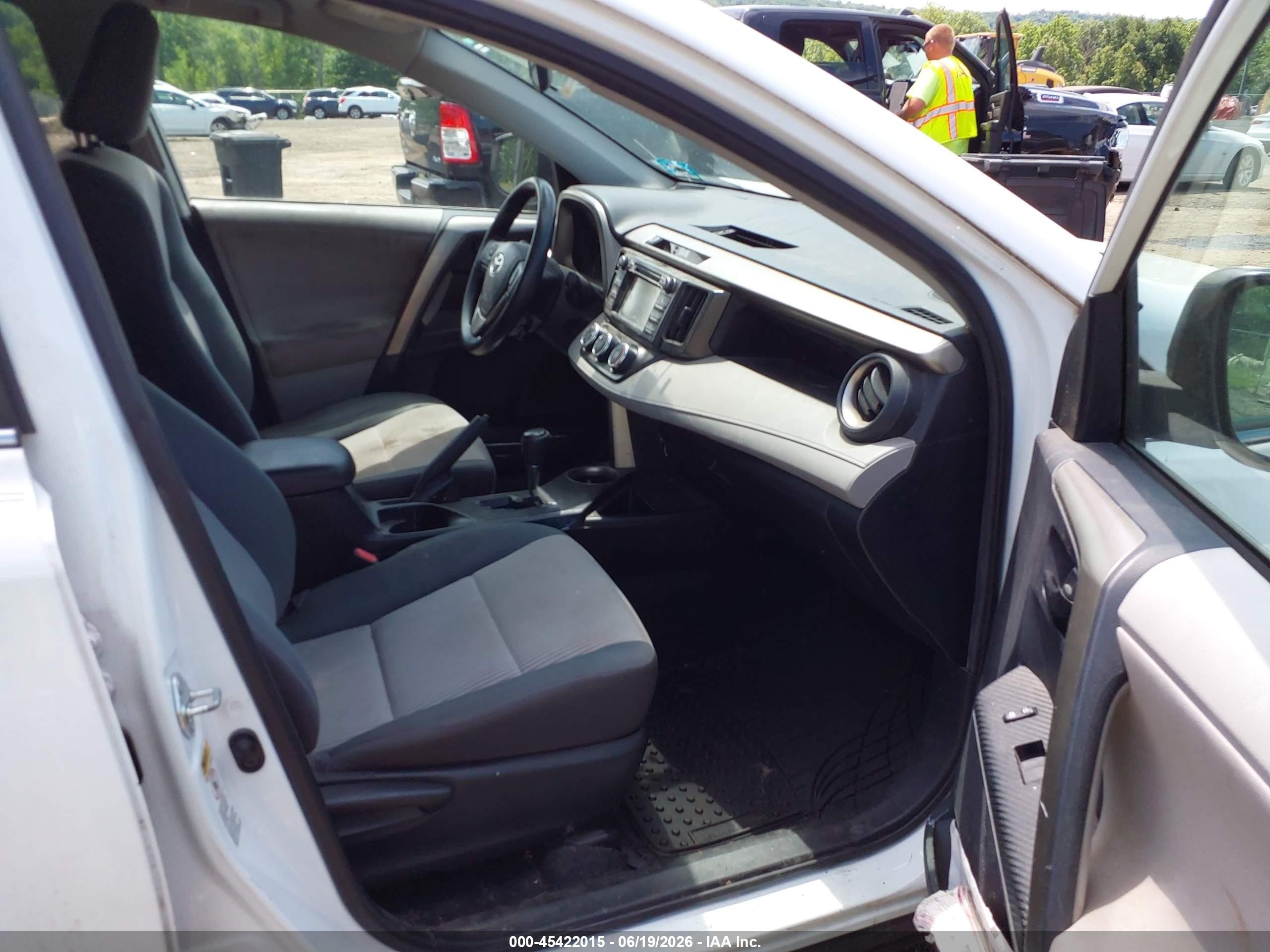 2013 Toyota Rav4 Le White vin: 2T3BFREV2DW020235