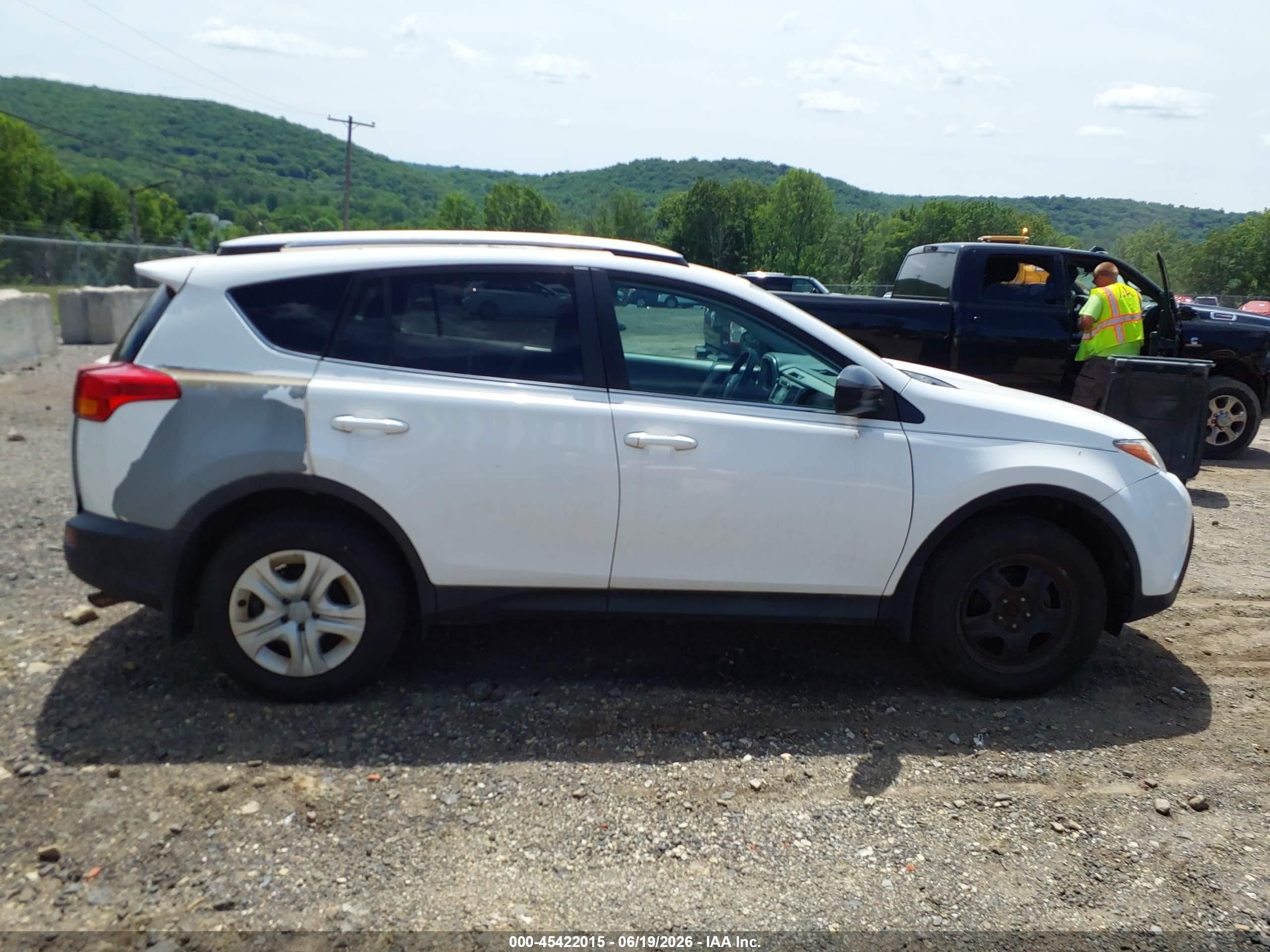 2013 Toyota Rav4 Le White vin: 2T3BFREV2DW020235