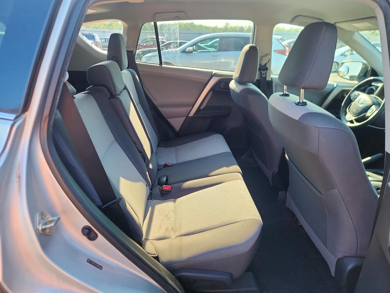 2013 Toyota Rav4 Le Silver vin: 2T3BFREV2DW063666