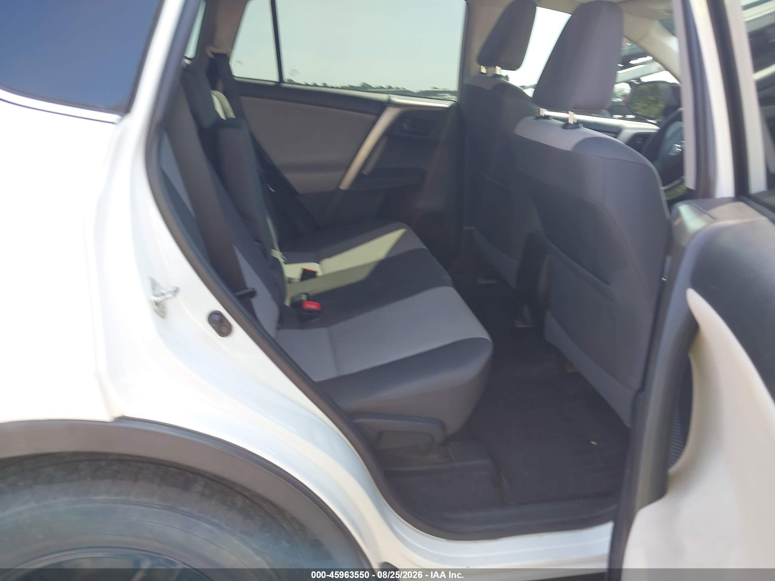 2014 Toyota Rav4 Le White vin: 2T3BFREV2EW201594