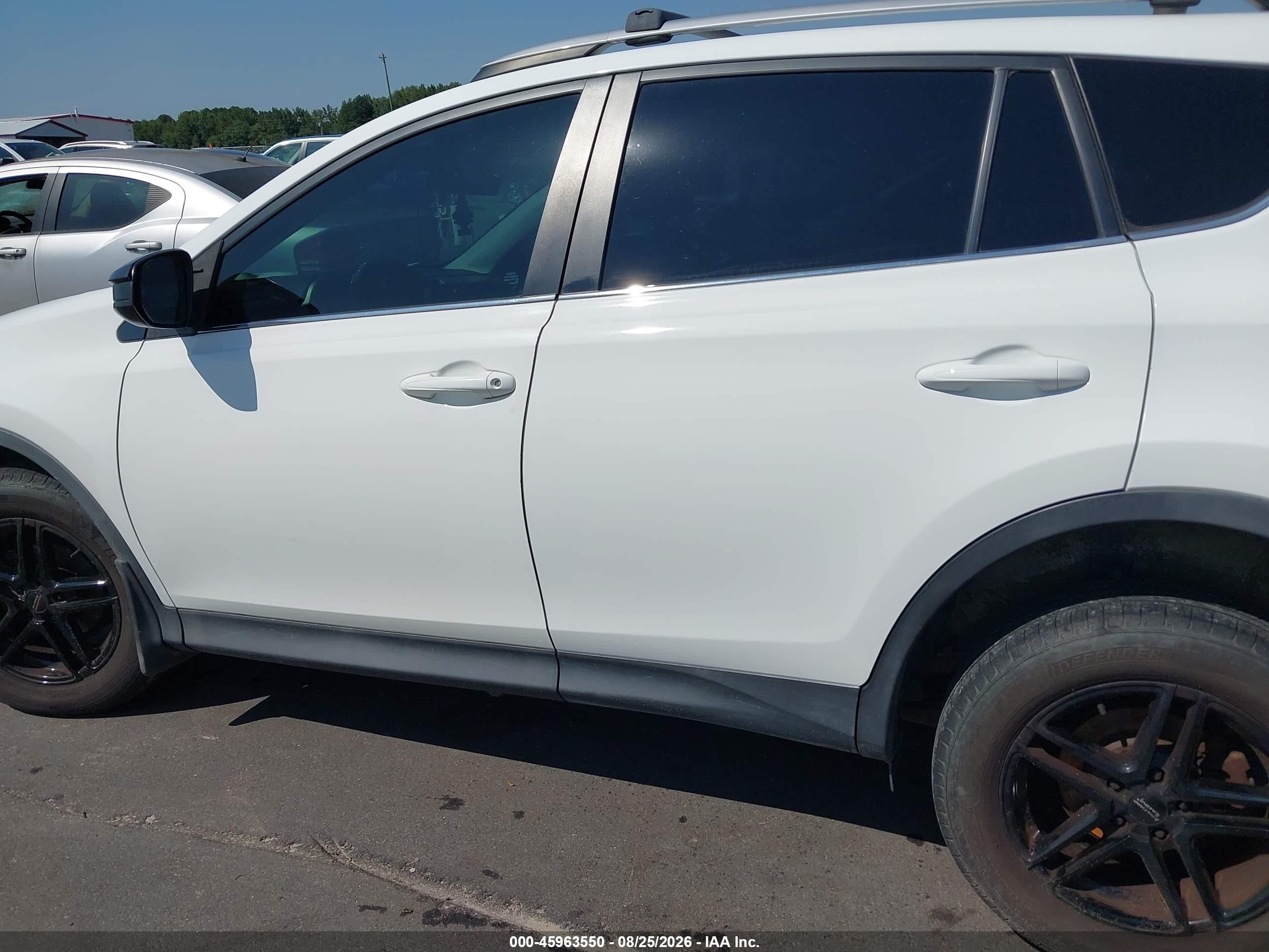 2014 Toyota Rav4 Le White vin: 2T3BFREV2EW201594