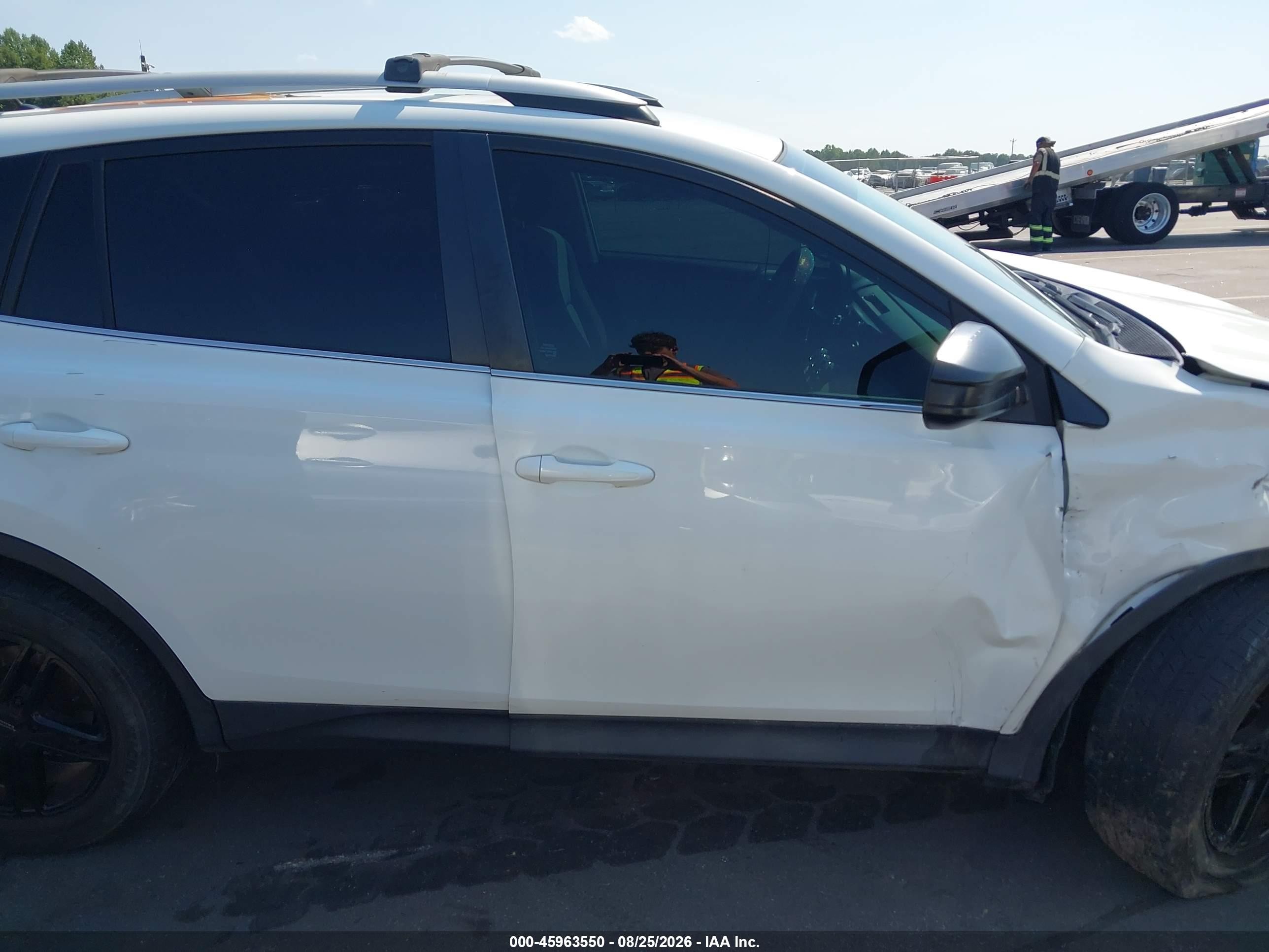 2014 Toyota Rav4 Le White vin: 2T3BFREV2EW201594