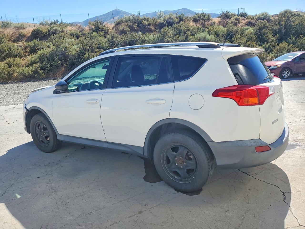 2015 Toyota Rav4 Le White vin: 2T3BFREV2FW231079