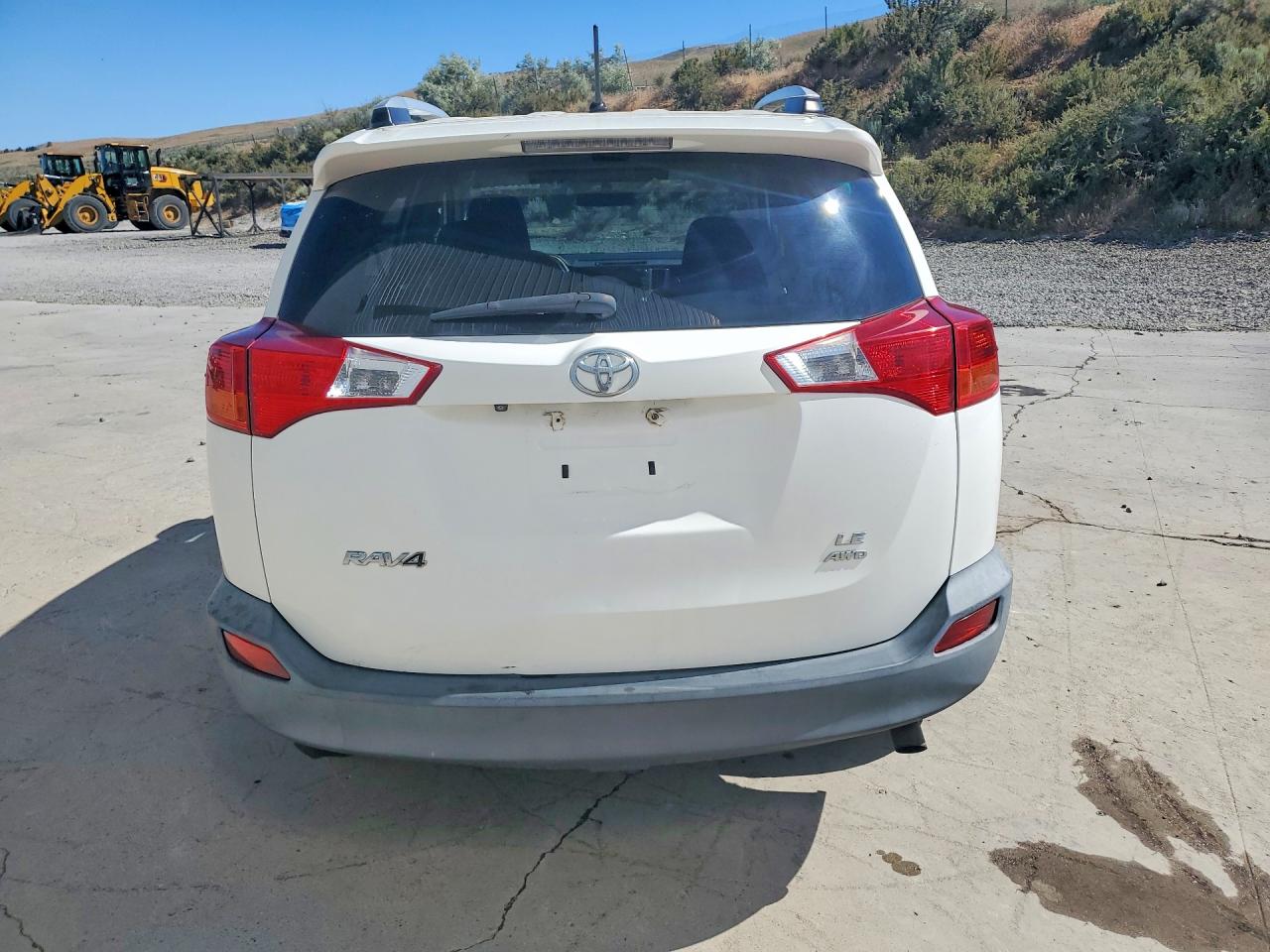 2015 Toyota Rav4 Le White vin: 2T3BFREV2FW231079