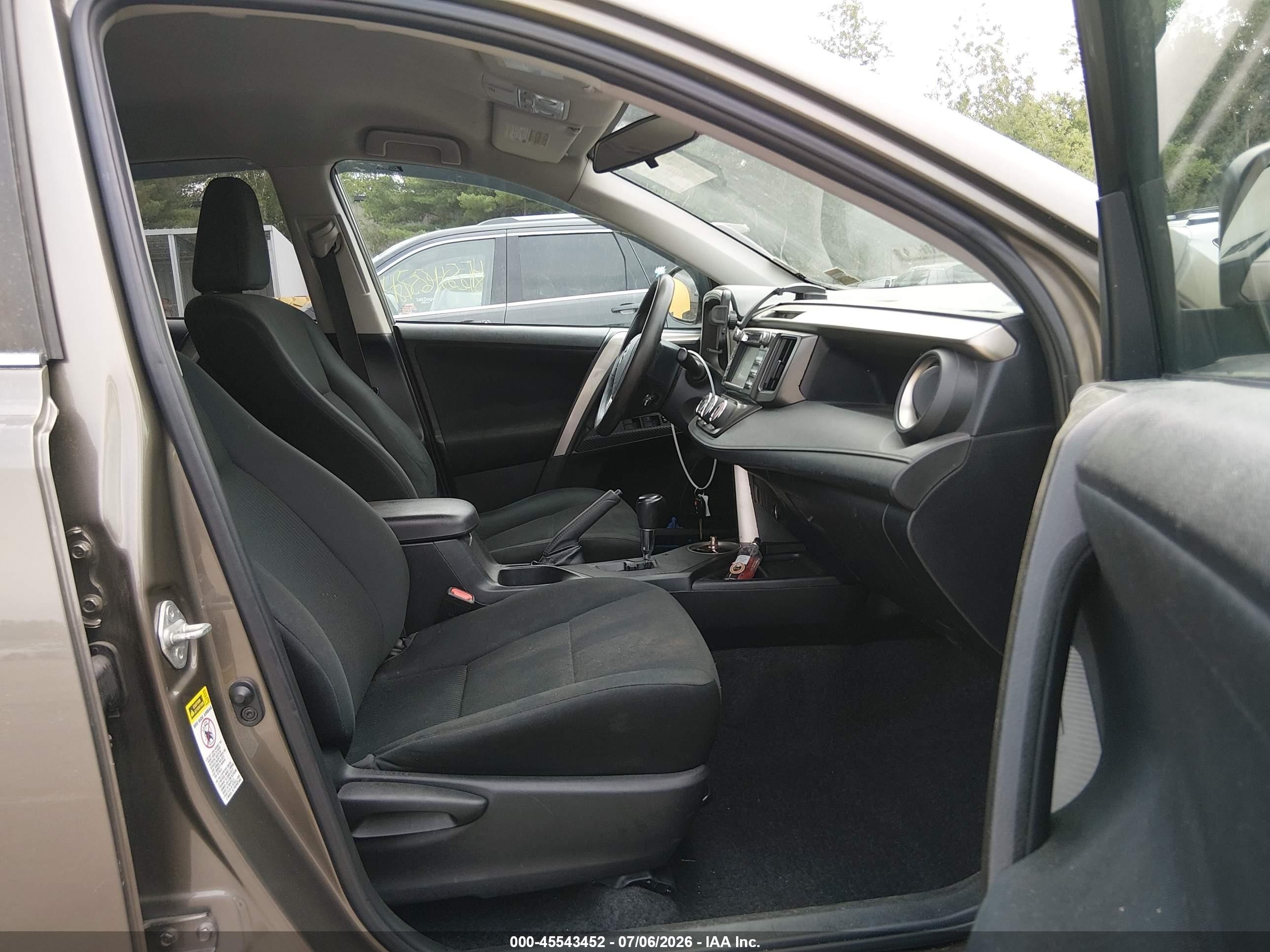2015 Toyota Rav4 Le Brown vin: 2T3BFREV2FW251221