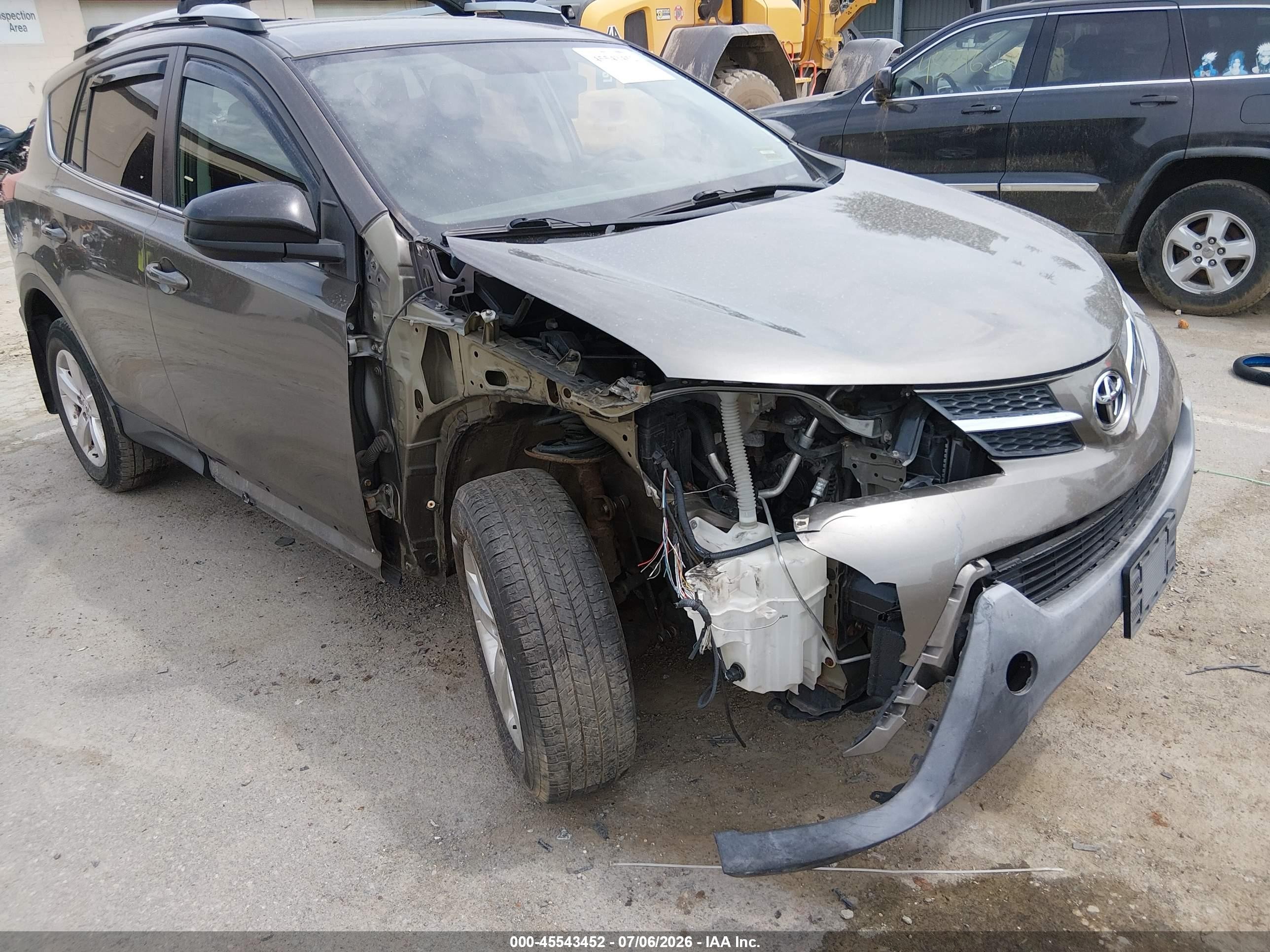 2015 Toyota Rav4 Le Brown vin: 2T3BFREV2FW251221