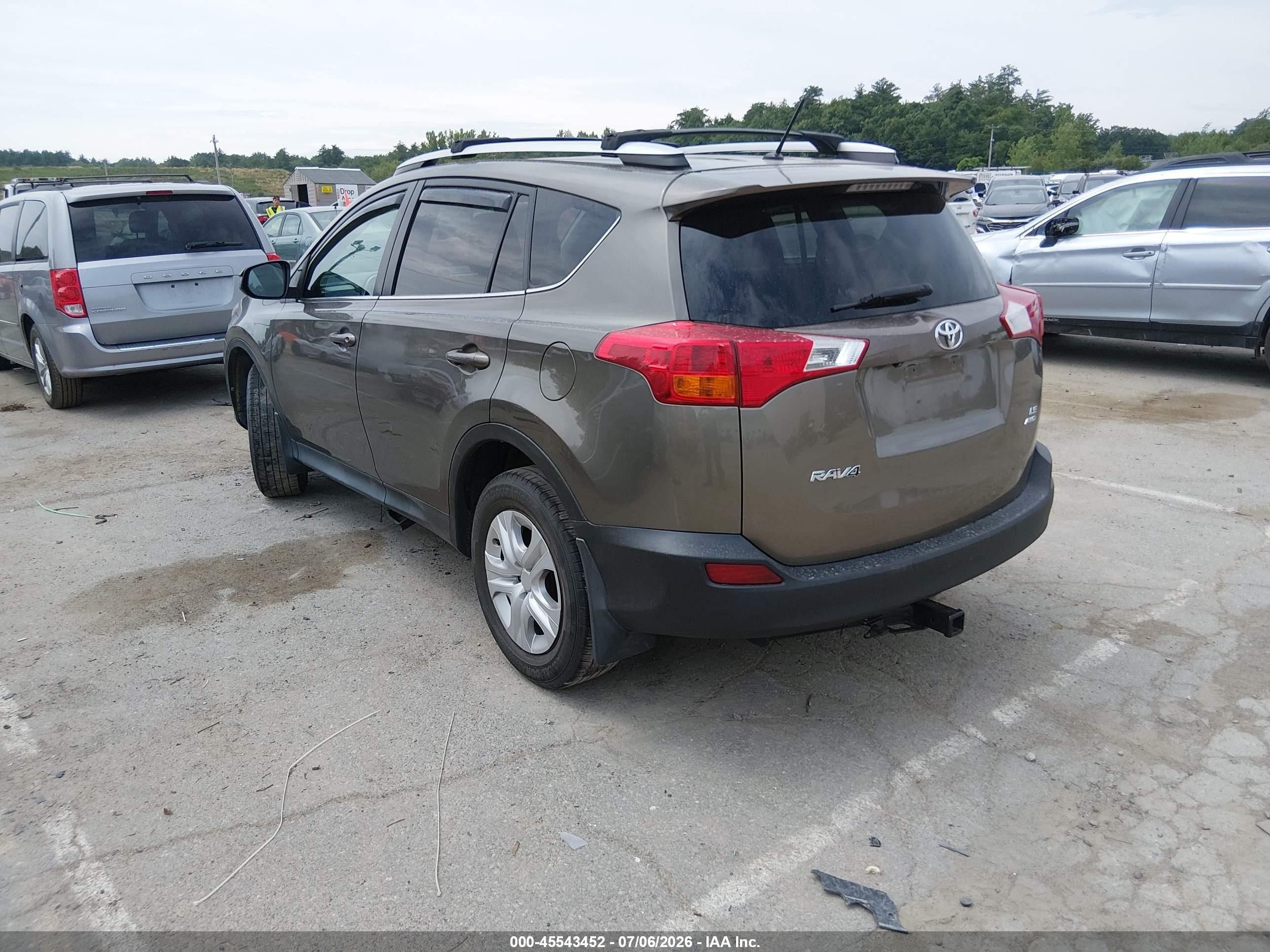 2015 Toyota Rav4 Le Brown vin: 2T3BFREV2FW251221
