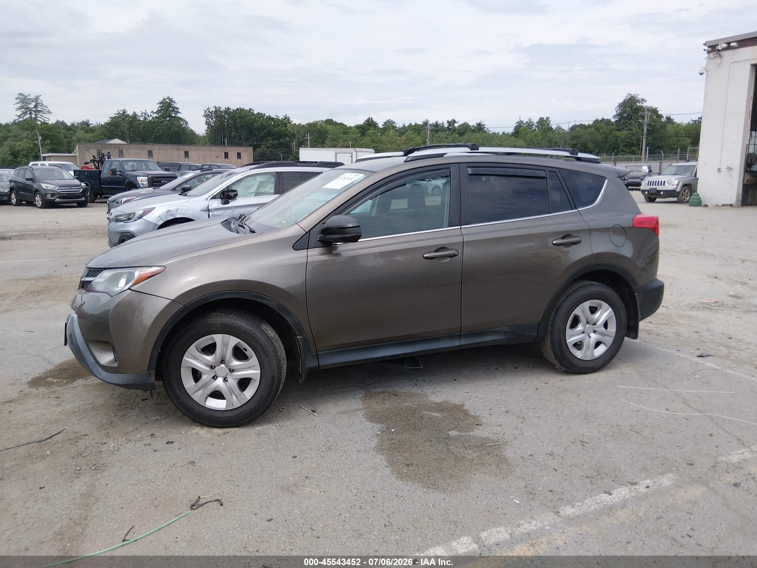 2015 Toyota Rav4 Le Brown vin: 2T3BFREV2FW251221