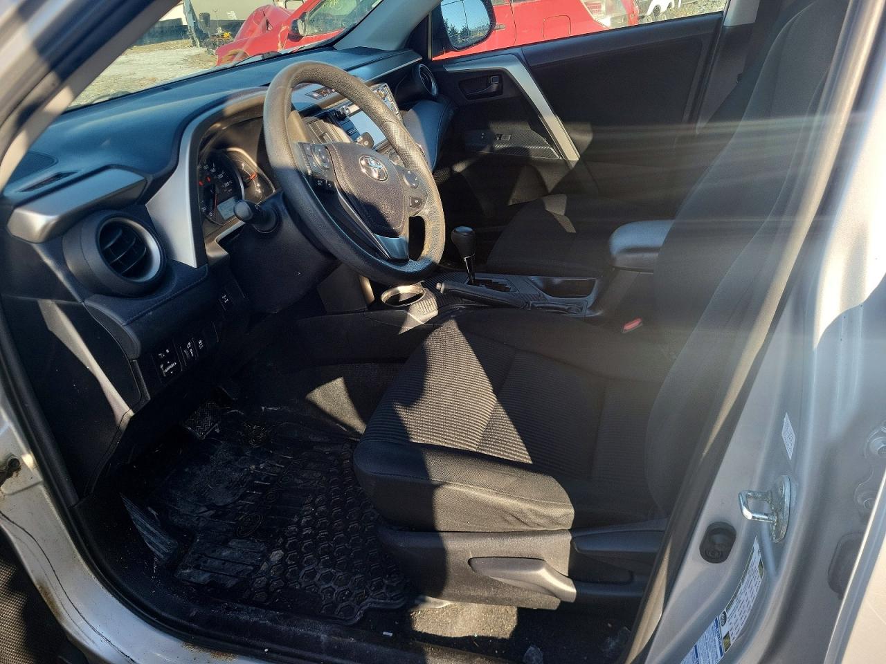 2015 Toyota Rav4 Le Silver vin: 2T3BFREV2FW259657