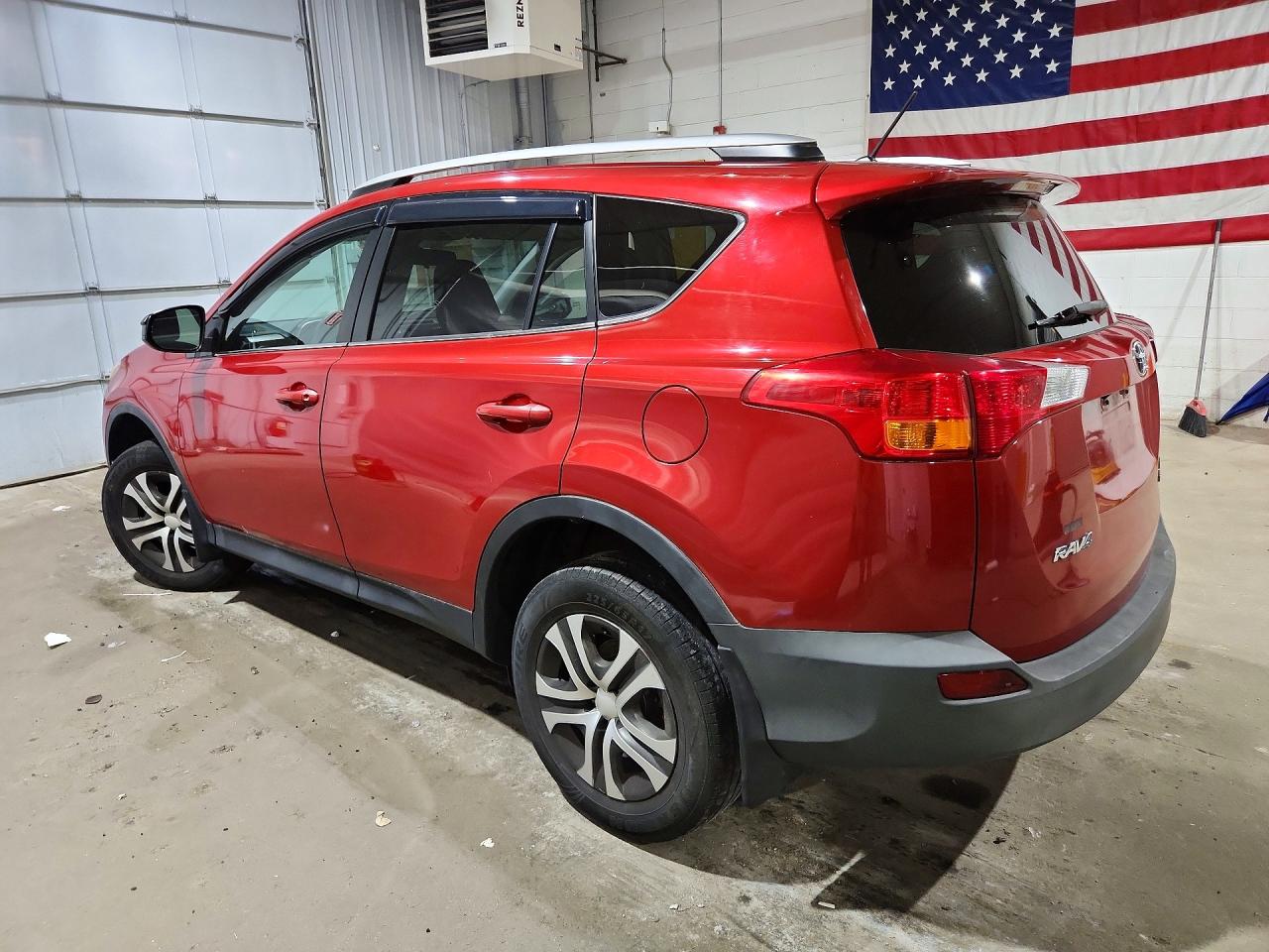 2015 Toyota Rav4 Le Red vin: 2T3BFREV2FW261375