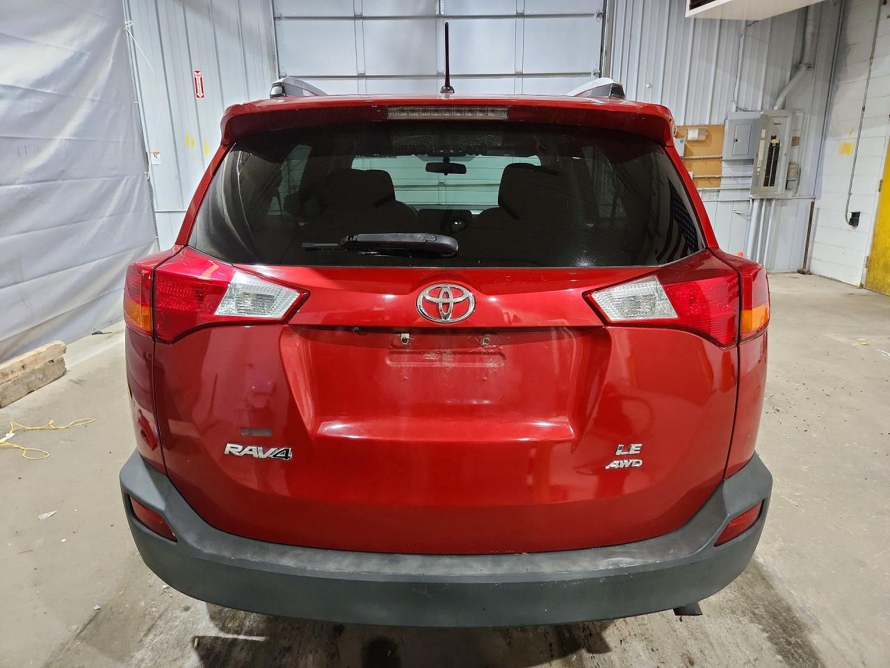 2015 Toyota Rav4 Le Red vin: 2T3BFREV2FW261375