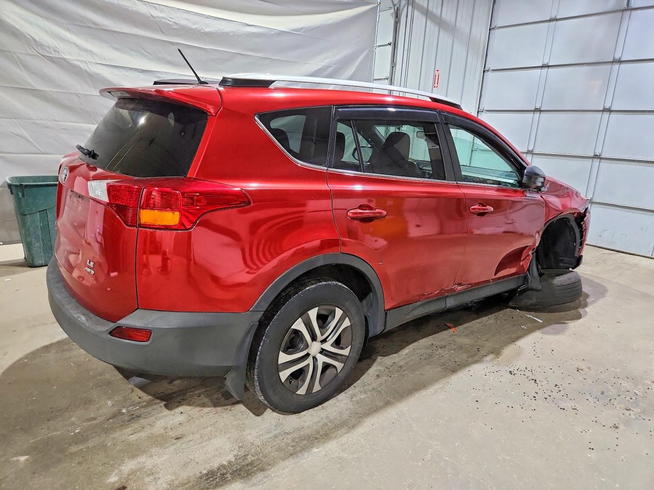 2015 Toyota Rav4 Le Red vin: 2T3BFREV2FW261375