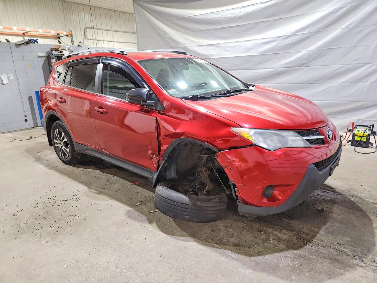 2015 Toyota Rav4 Le Red vin: 2T3BFREV2FW261375